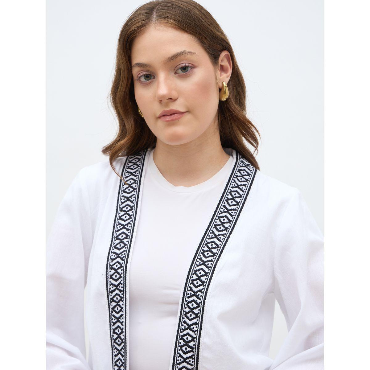 كيمونو ميدي بقصة عادية وحواف بتفاصيل مُطرّزة-women-arabicclothing-abayas-image-4