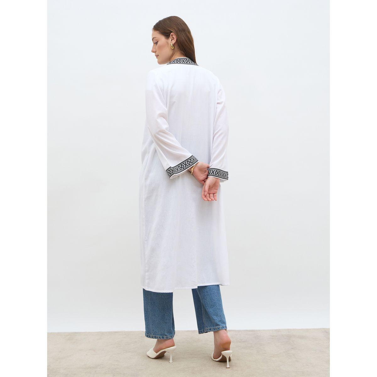 كيمونو ميدي بقصة عادية وحواف بتفاصيل مُطرّزة-women-arabicclothing-abayas-image-5