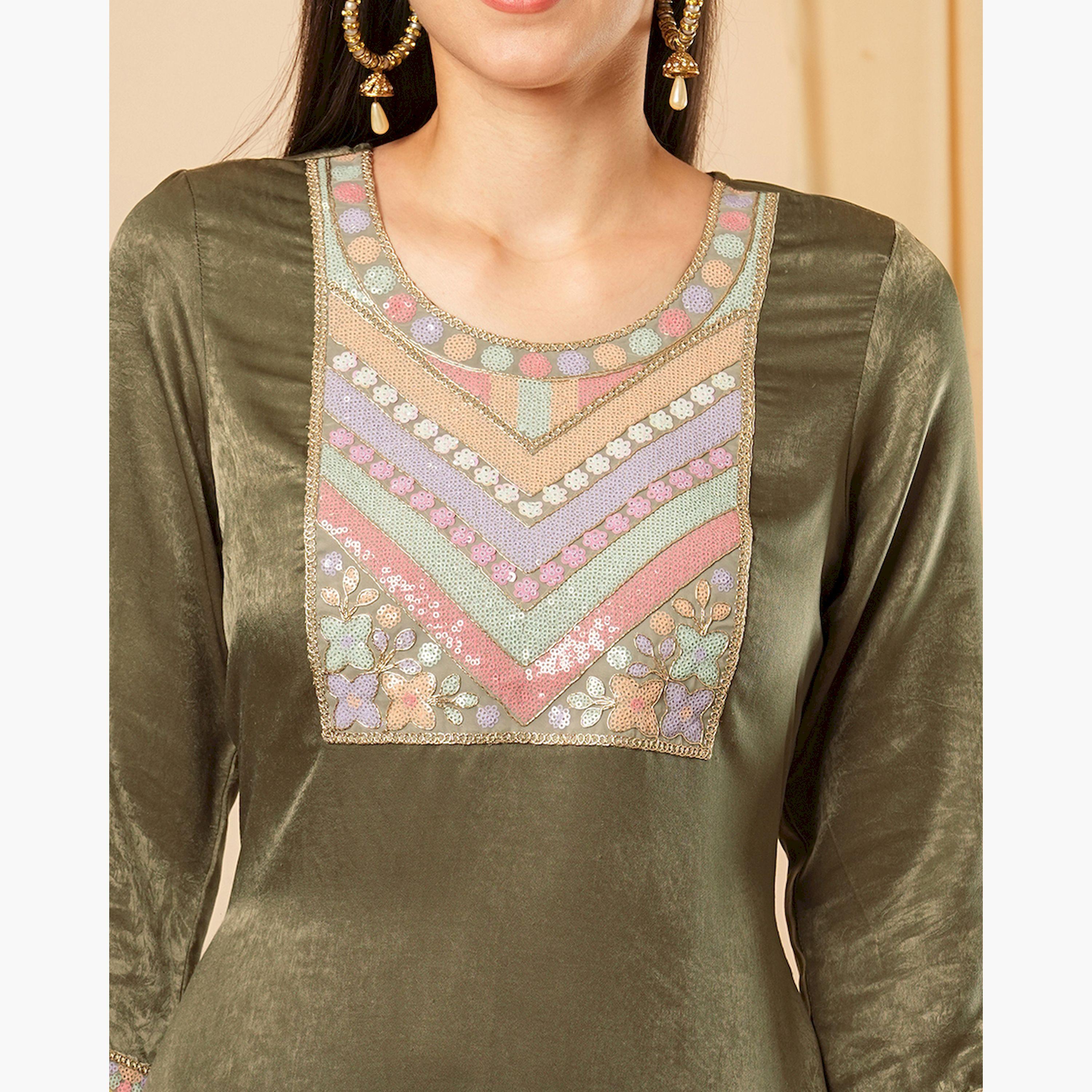 غلوبوس × ستايلي - طقم نسائي من تونيك مخملي مزين بالترتر مع بنطال دوتي - أخضر-women-clothing-coordsets-image-4