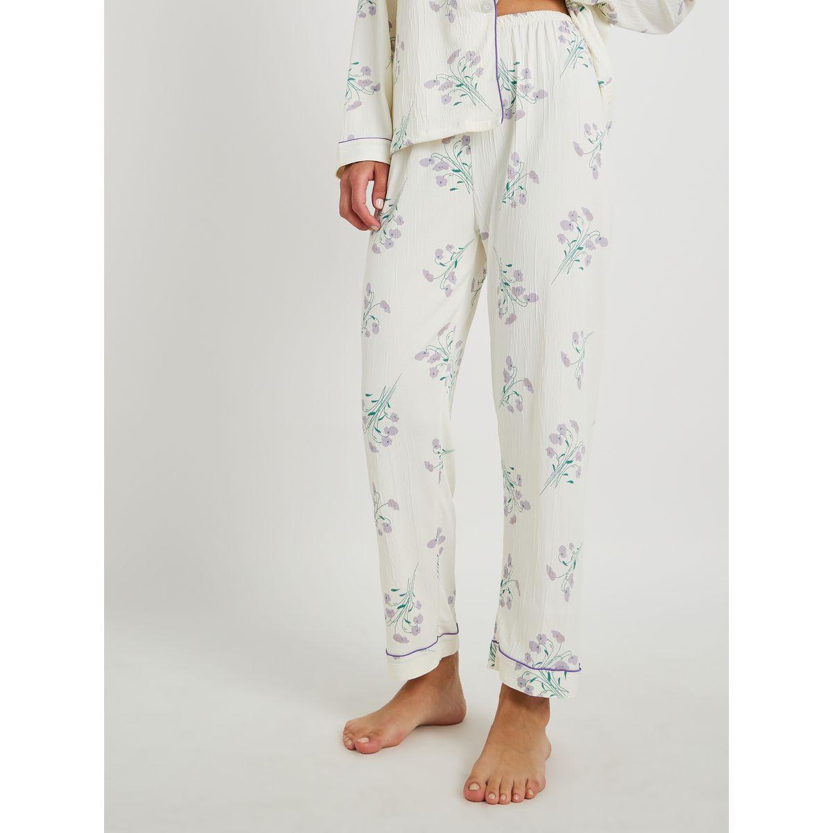 طقم بيجاما من بنطال وبلوزة بطبعة زهور-women-clothing-nightwear-pyjamas-longsets-image-5