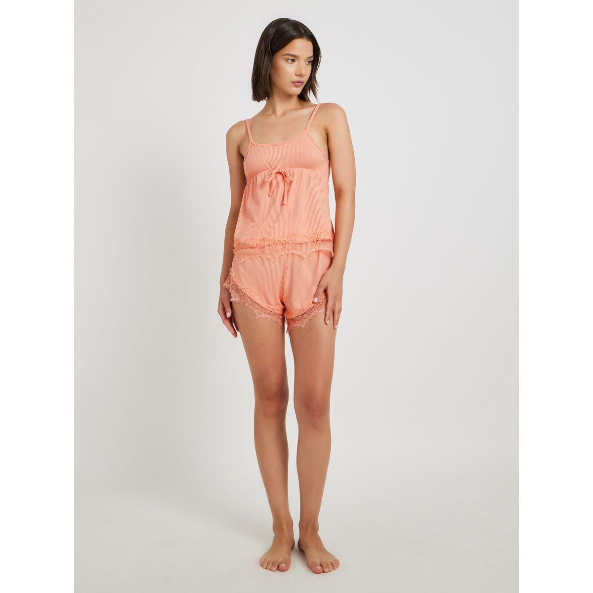 طقم بيجاما من شورت وبلوزة كامي بتفاصيل دانتيل-women-clothing-nightwear-pyjamas-shortsets-image-1