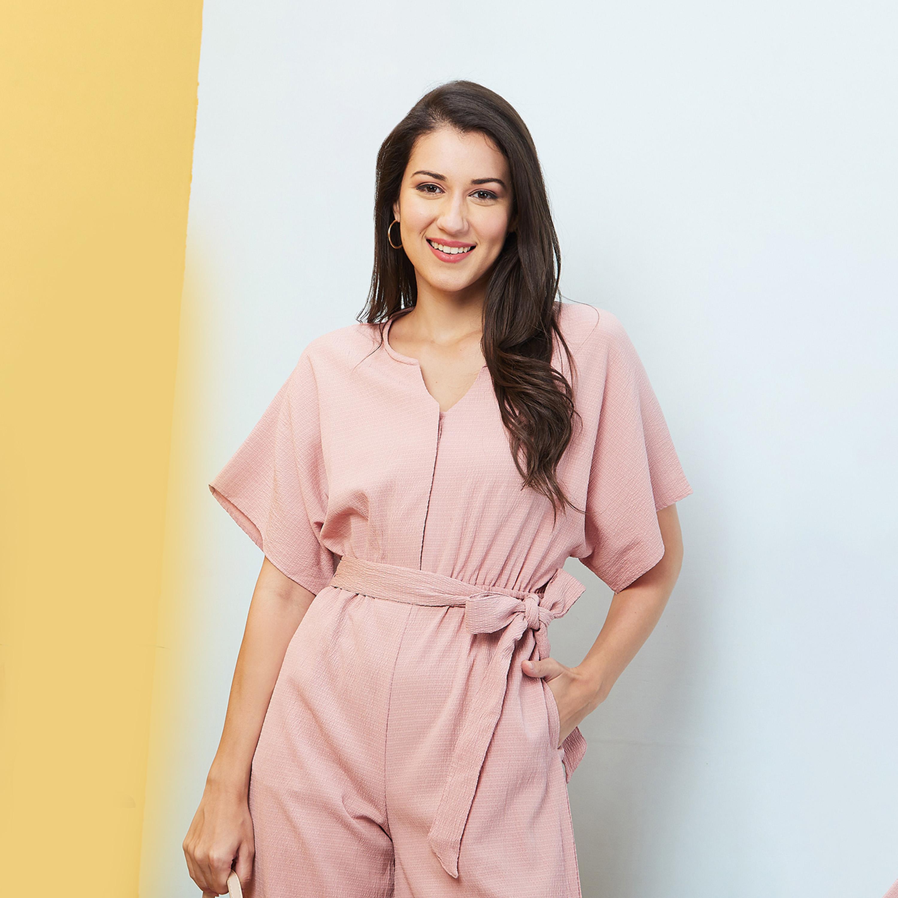 غلوبوس × ستايلي - جمبسوت سادة بفتحة رقبة على شكل حرف V وأكتاف منسدلة ورباط على الخصر-women-clothing-jumpsuits-image-5