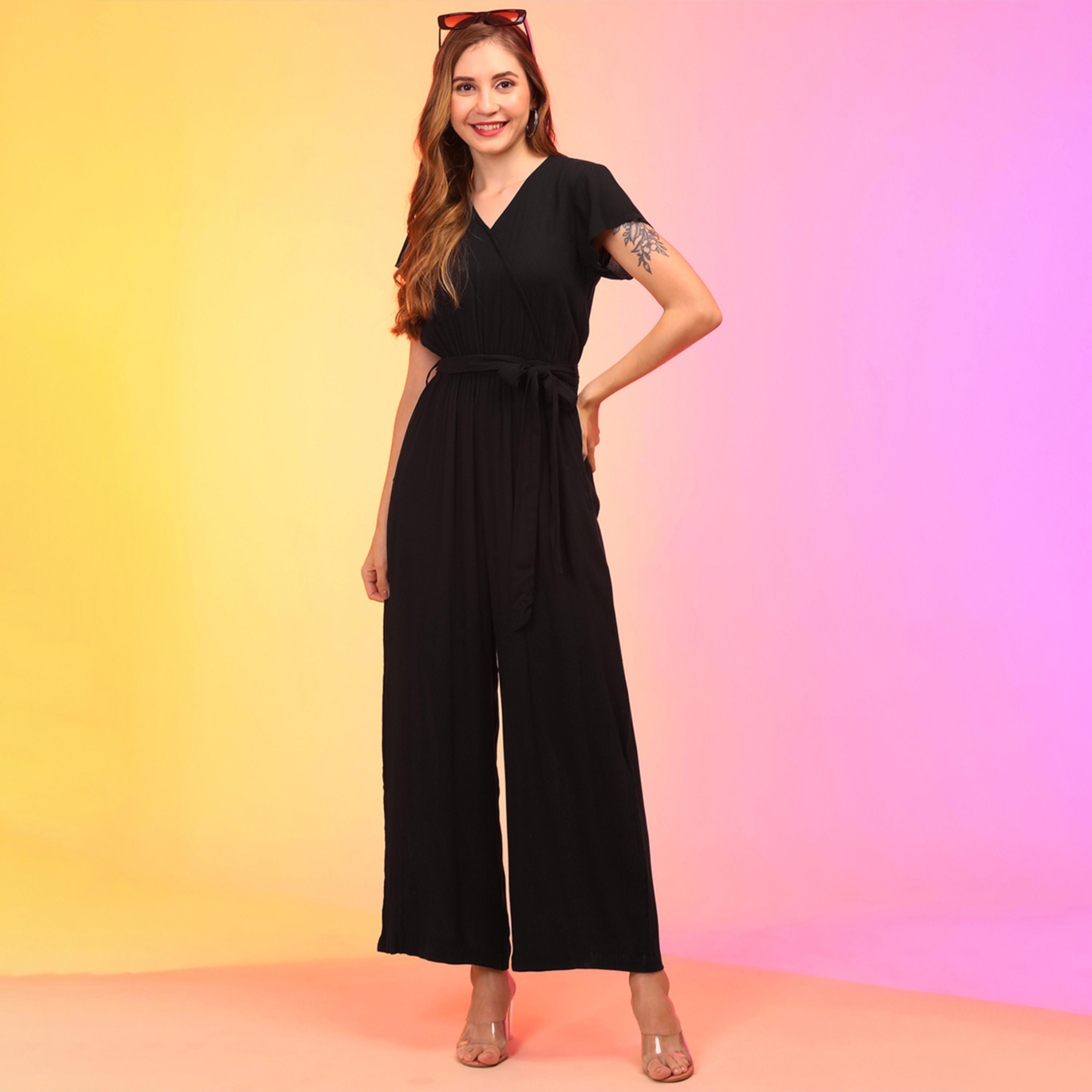 غلوبوس × ستايلي - جمبسوت نسائي أسود برباط على الخصر وفتحة رقبة على شكل V غلوبوس-women-clothing-jumpsuits-image-1