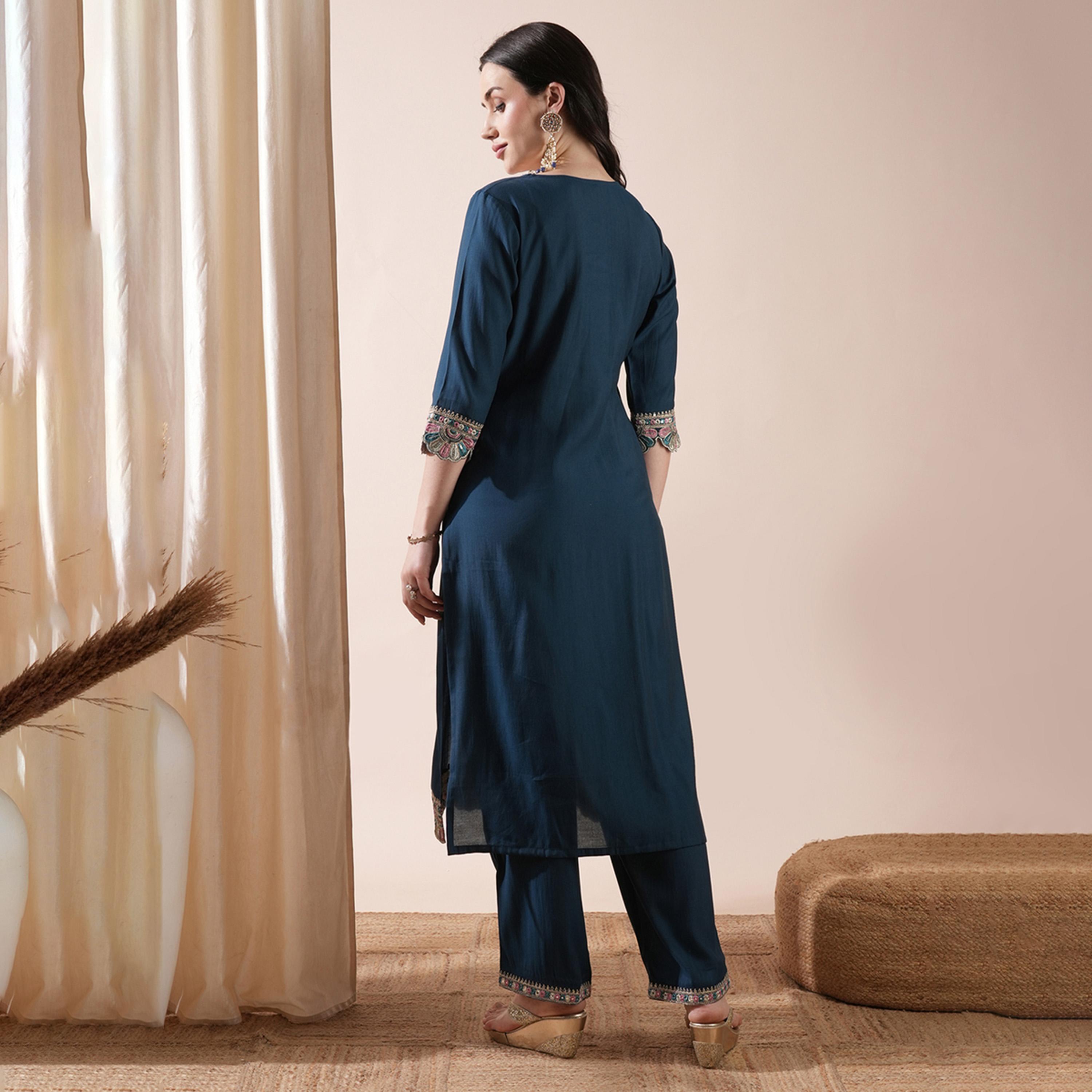 غلوبوس × ستايلي - طقم كورتا مستقيم مع حافة مموجة وثنيات مع بنطال للمناسبات للنساء-women-clothing-ethnicwear-bottoms-pants-image-3