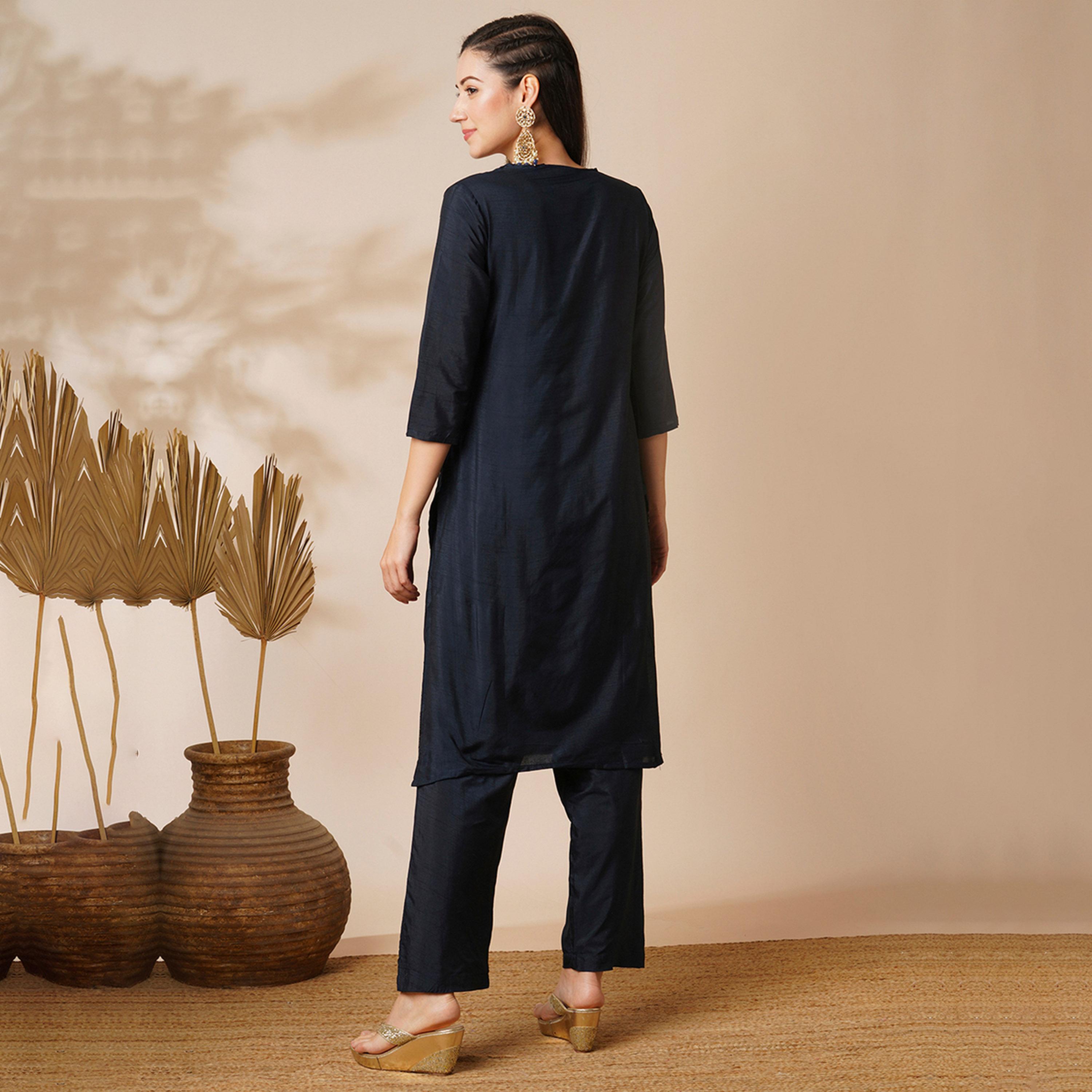 Globus X Styli V-Neck Ethnic Motifs Straight Kurta With Wide-Leg Pants Set-women-clothing-ethnicwear-kurtasets-image-3