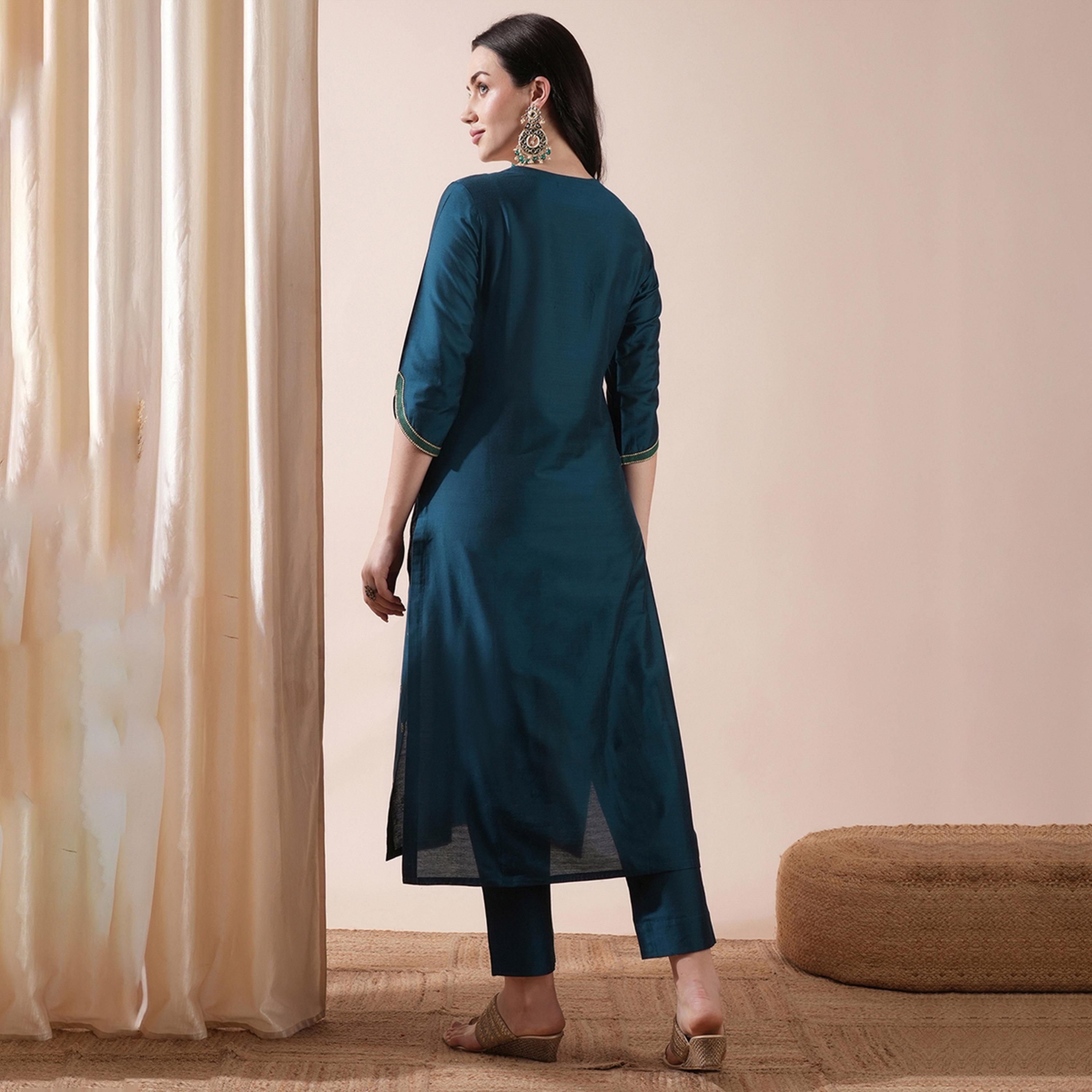 غلوبوس × ستايلي - طقم كورتا مستقيمة مطرزة برباط وشراشيب مع بنطال-women-clothing-ethnicwear-kurtasets-image-3