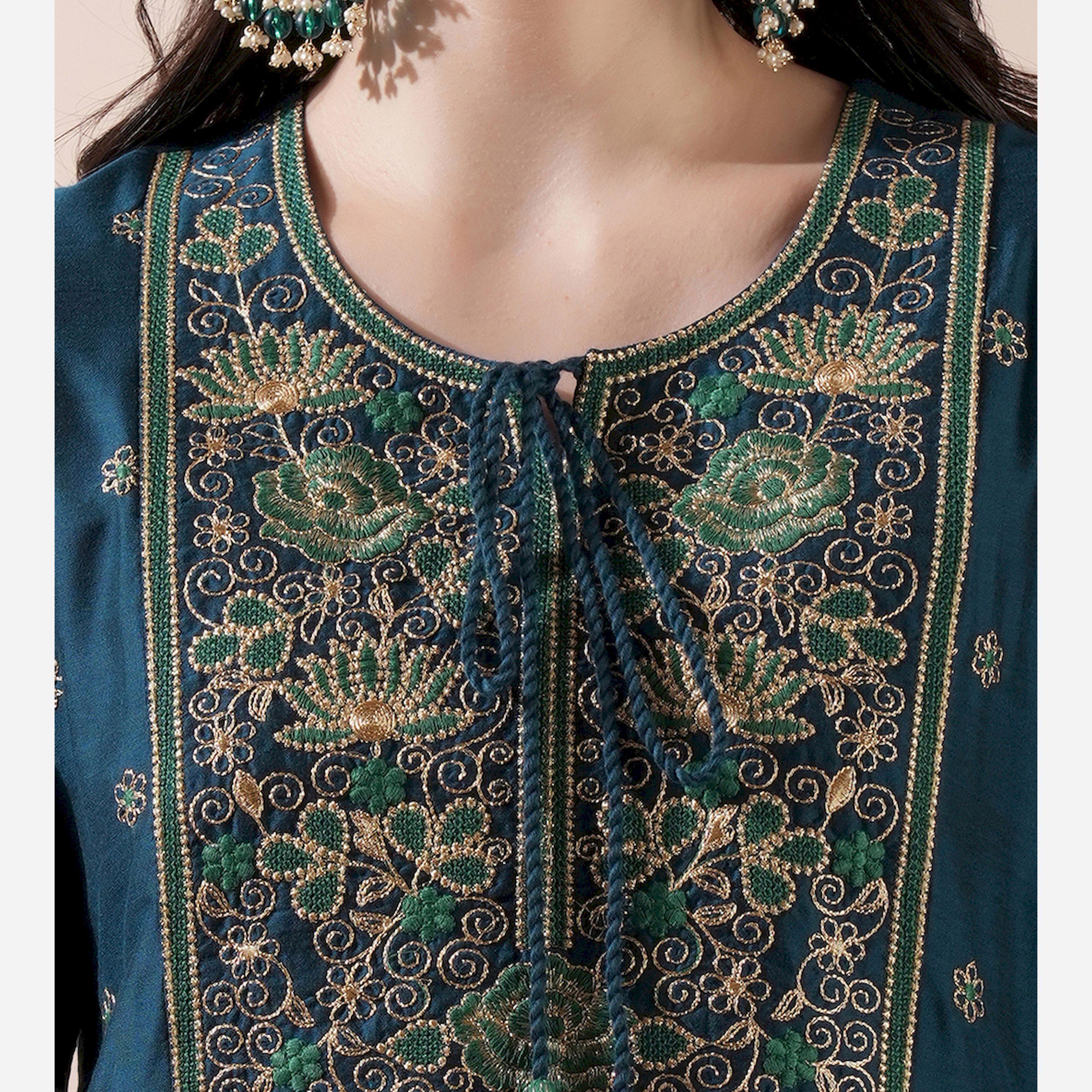 غلوبوس × ستايلي - طقم كورتا مستقيمة مطرزة برباط وشراشيب مع بنطال-women-clothing-ethnicwear-kurtasets-image-4