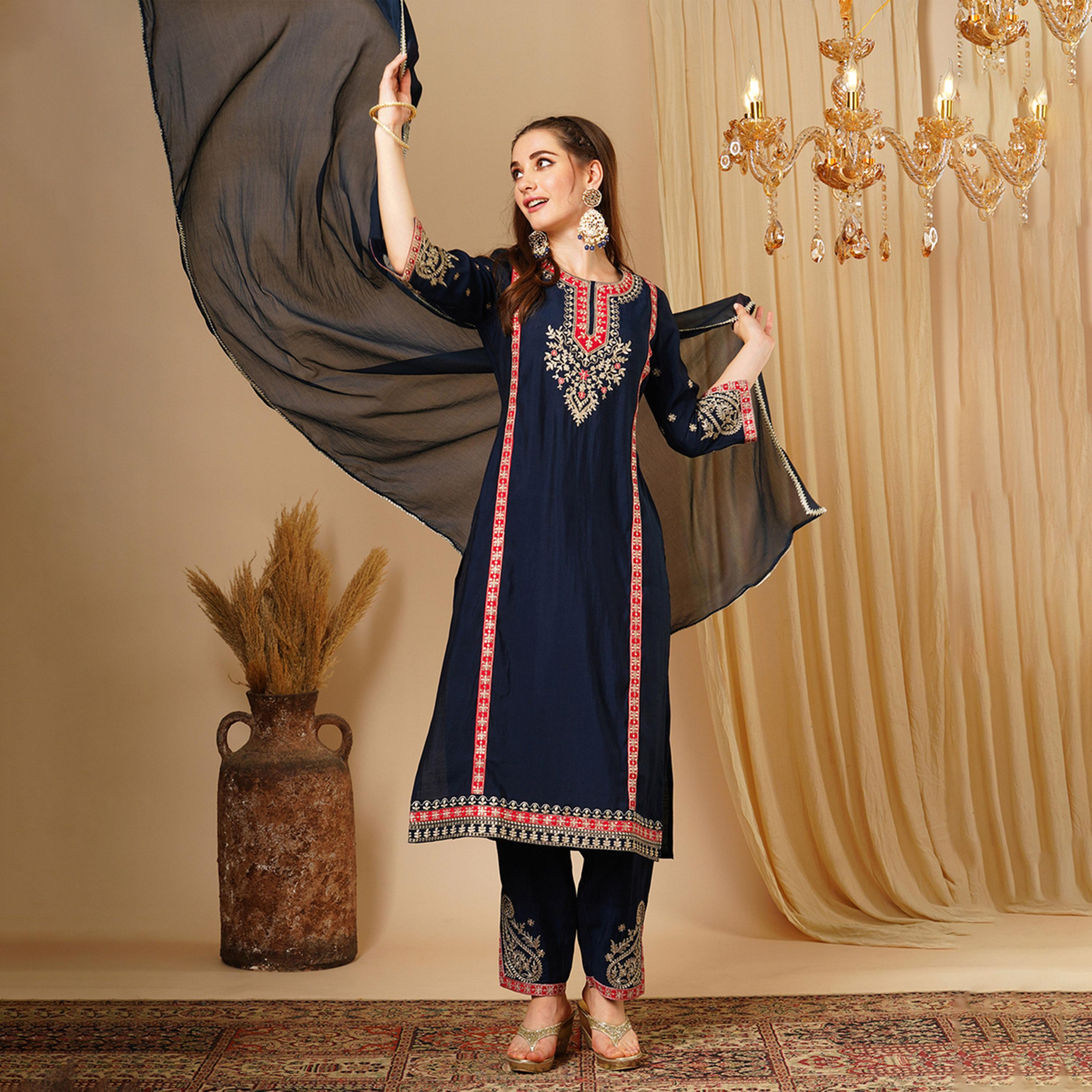 غلوبوس × ستايلي - طقم كورتا مستقيم مطرز دانتيل مع بنطال ووشاح دوباتا-women-clothing-ethnicwear-bottoms-pants-image-1