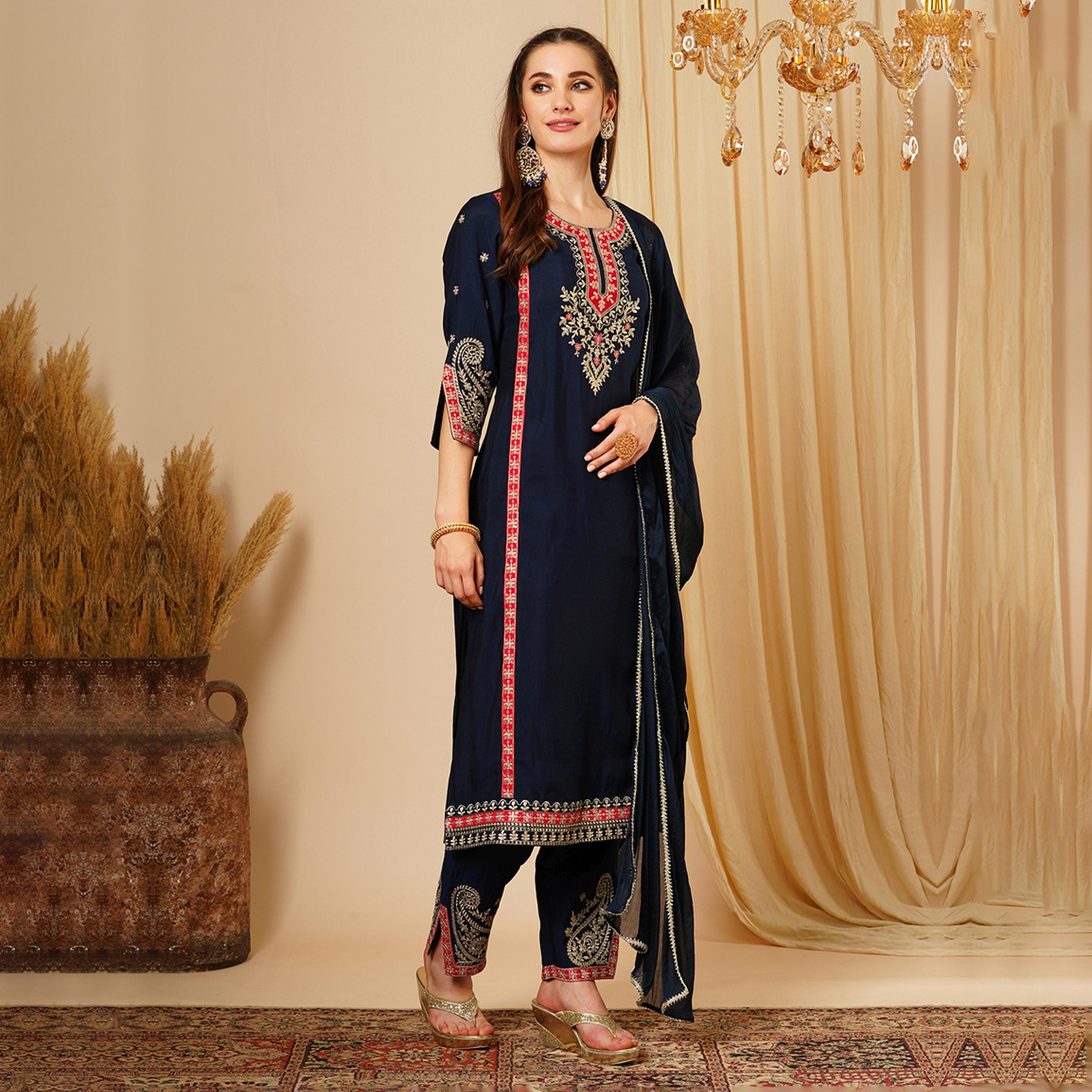 غلوبوس × ستايلي - طقم كورتا مستقيم مطرز دانتيل مع بنطال ووشاح دوباتا-women-clothing-ethnicwear-bottoms-pants-image-2
