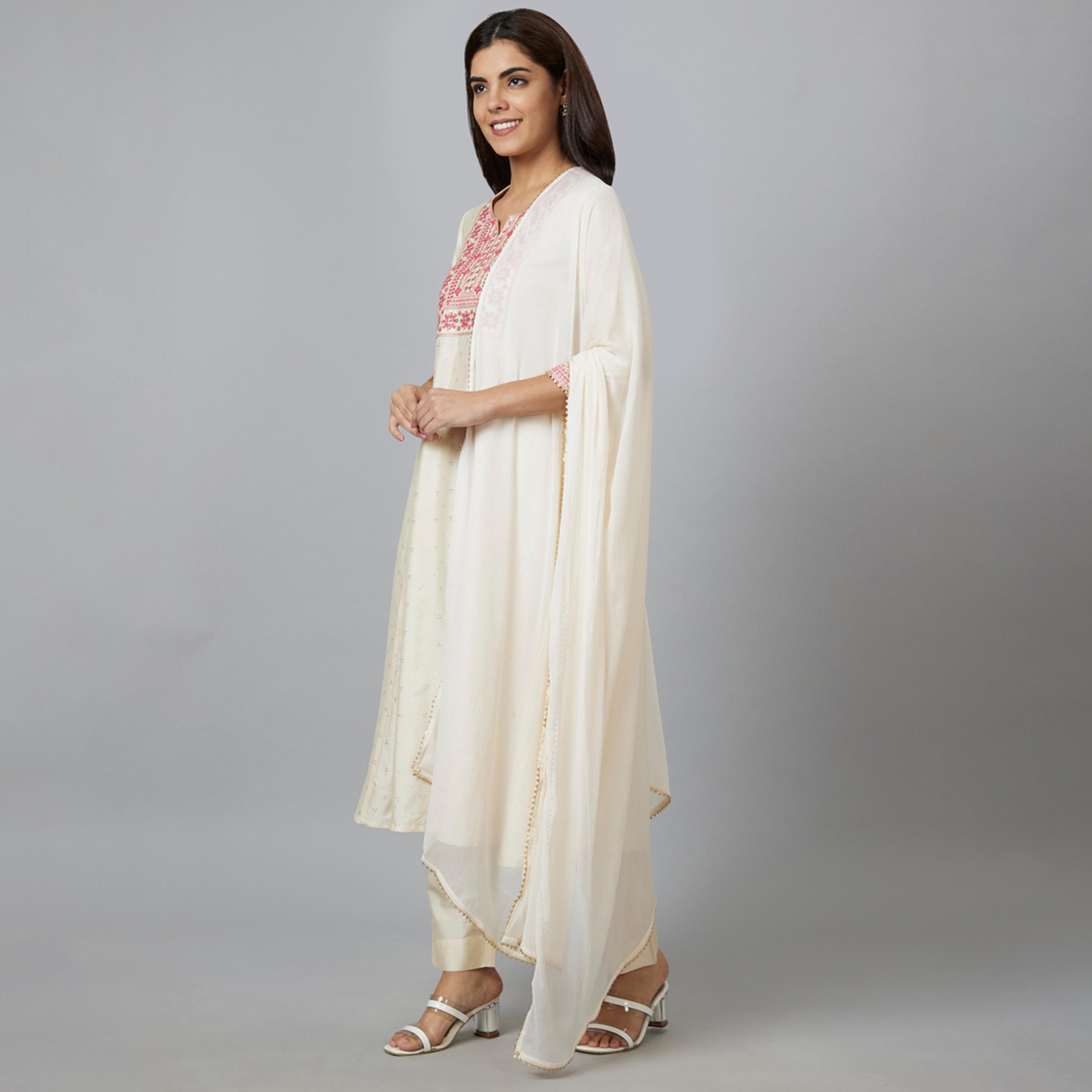 غلوبوس × ستايلي - طقم كورتا مطرز باللون الأبيض غلوبوس للنساء مع بنطال ووشاح-women-clothing-ethnicwear-bottoms-pants-image-4