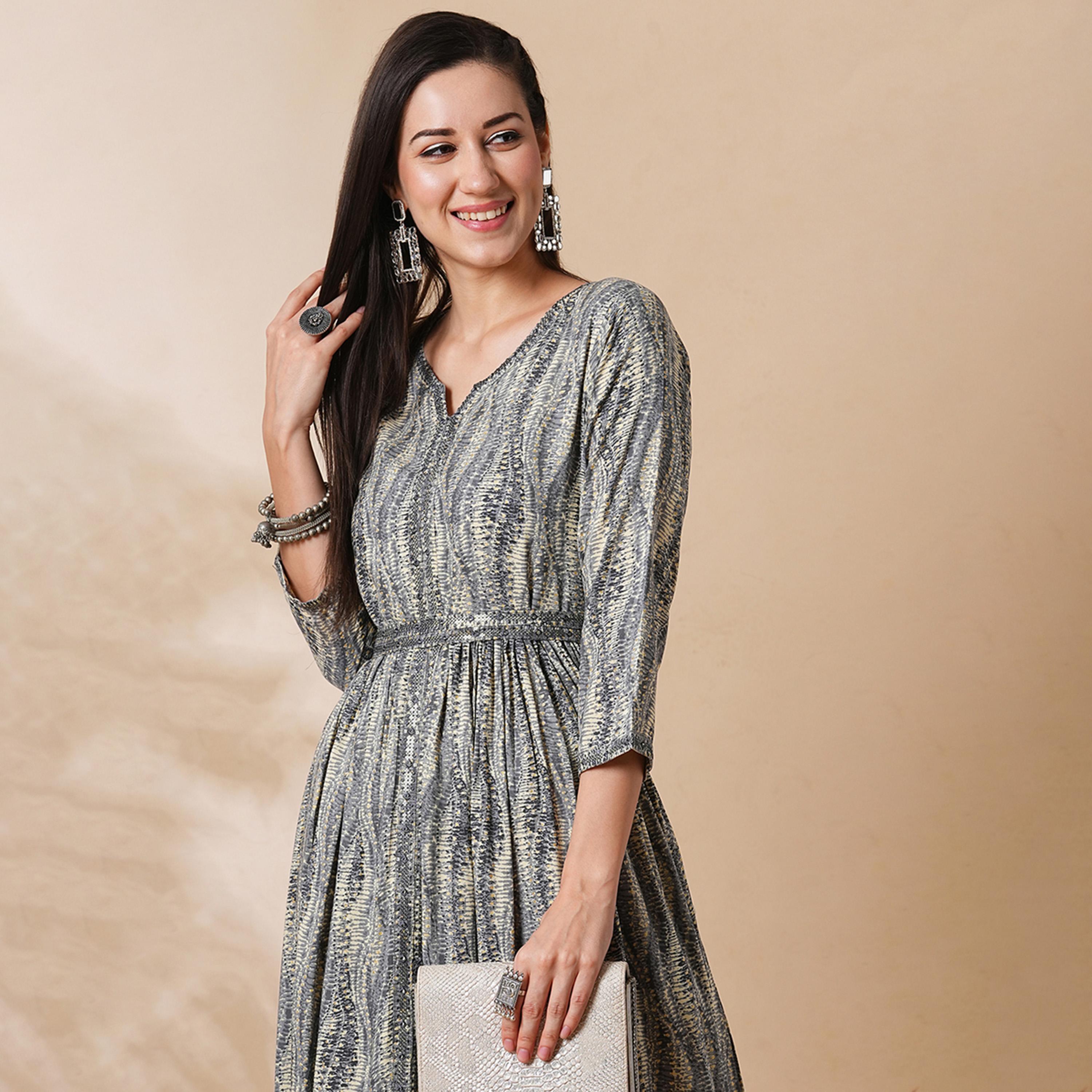 غلوبوس × ستايلي - فستان ميدي مطرز بفتحة أمامية وفتحة رقبة على شكل حرف A مع حزام-women-clothing-dresses-image-5