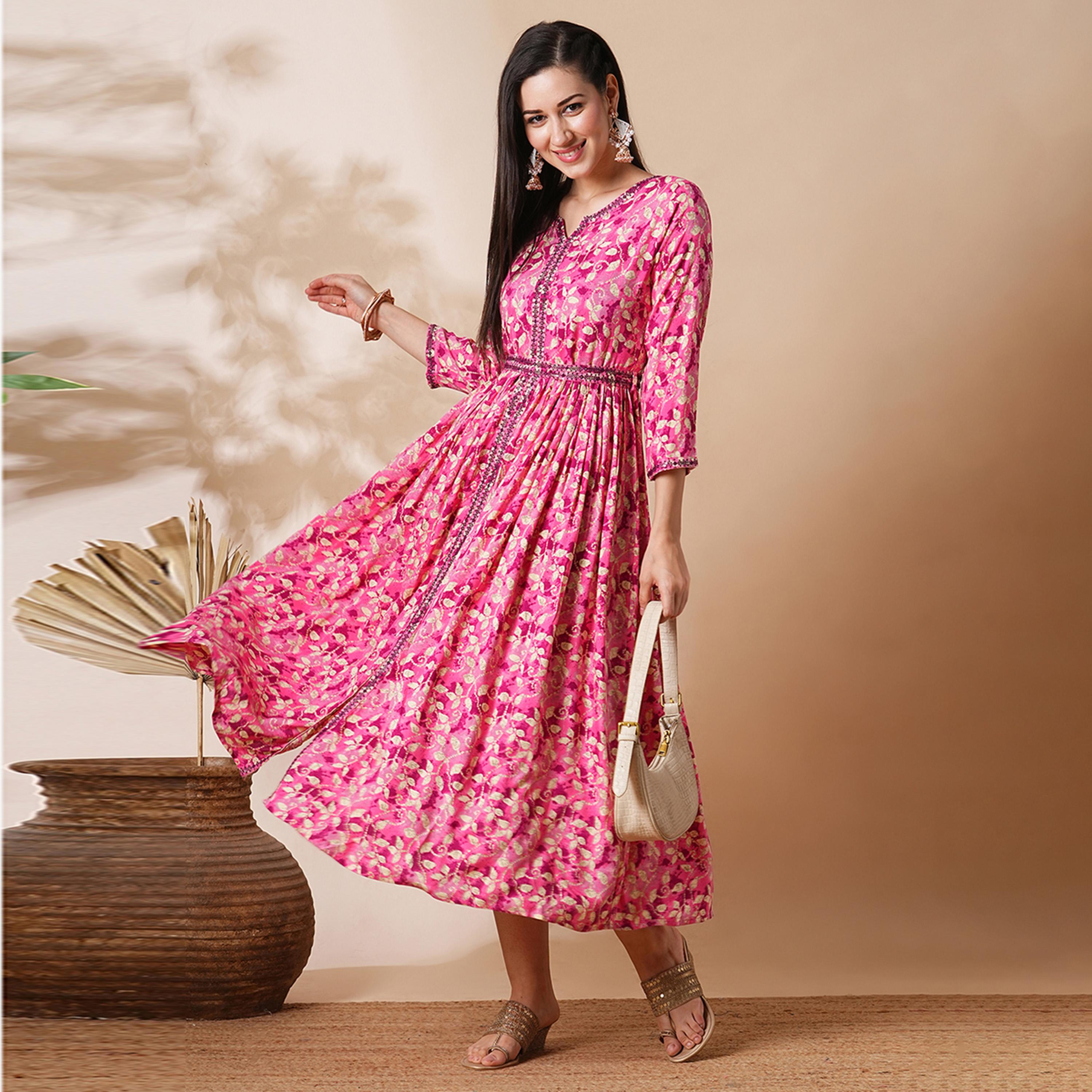 غلوبوس × ستايلي - فستان ميدي مطرز بفتحة أمامية وفتحة رقبة على شكل حرف A مع حزام-women-clothing-dresses-image-1