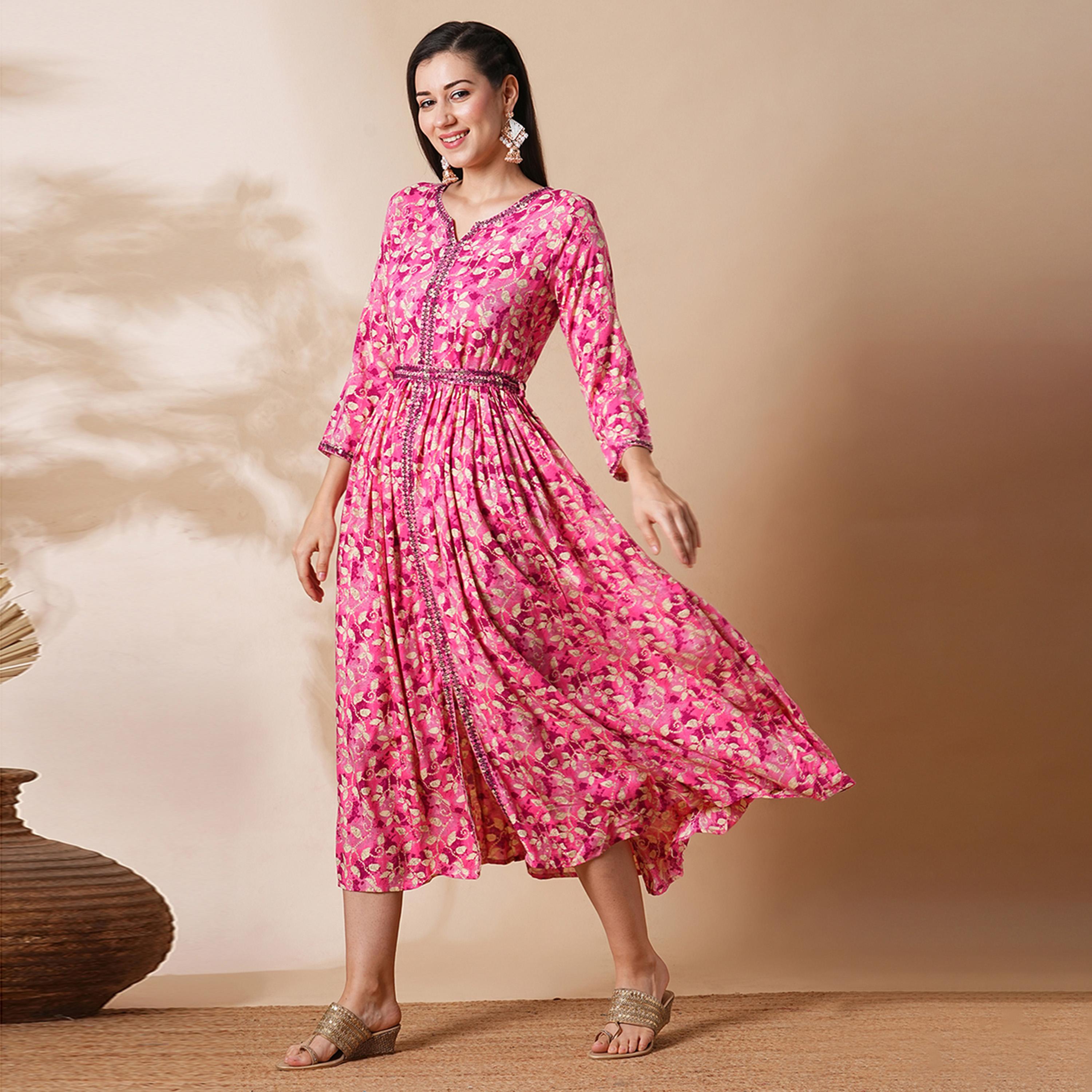 غلوبوس × ستايلي - فستان ميدي مطرز بفتحة أمامية وفتحة رقبة على شكل حرف A مع حزام-women-clothing-dresses-image-2