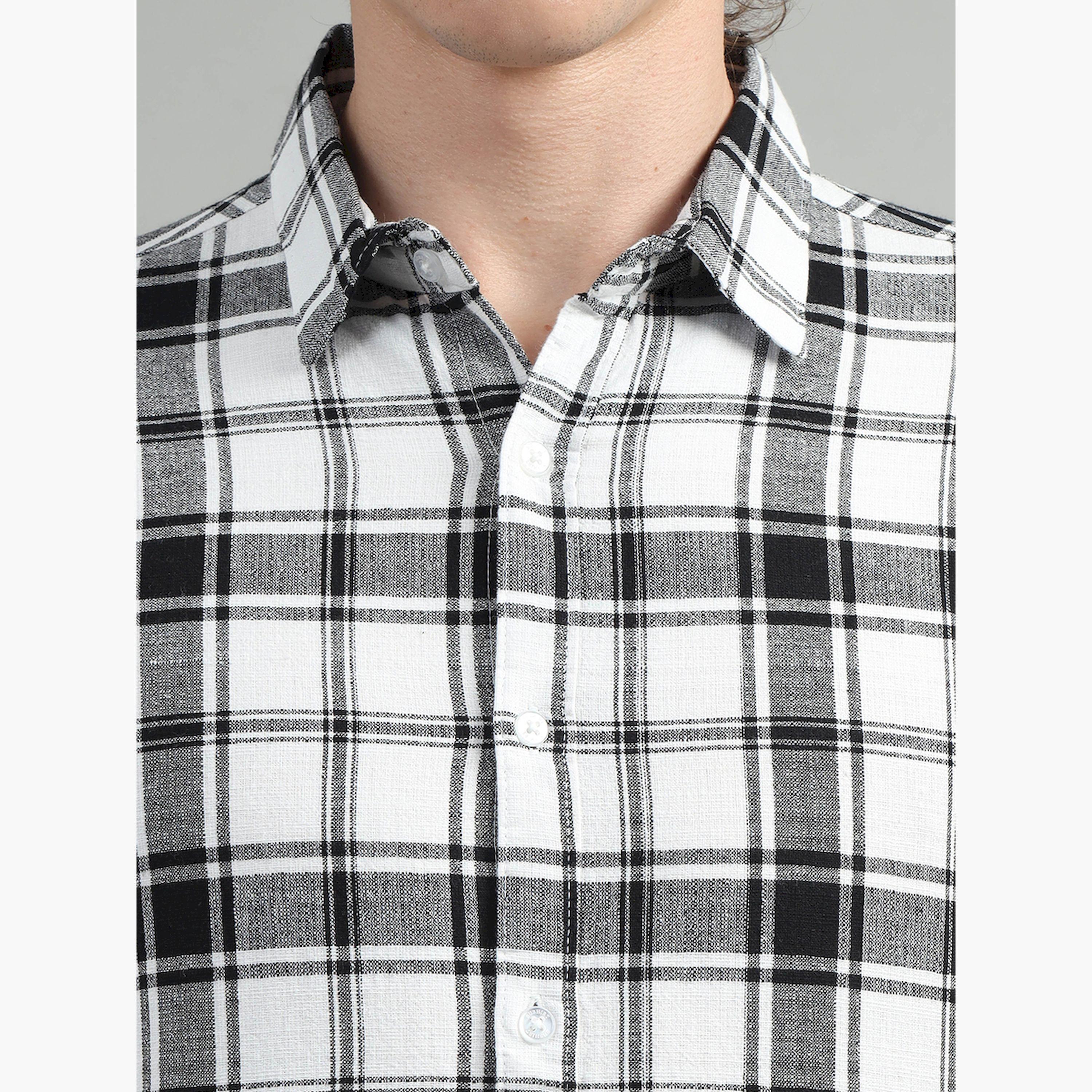 بوشيرت × ستايلي-  قميص ياقة منتشرة ومربعات قصّة عادية-men-clothing-shirts-image-6