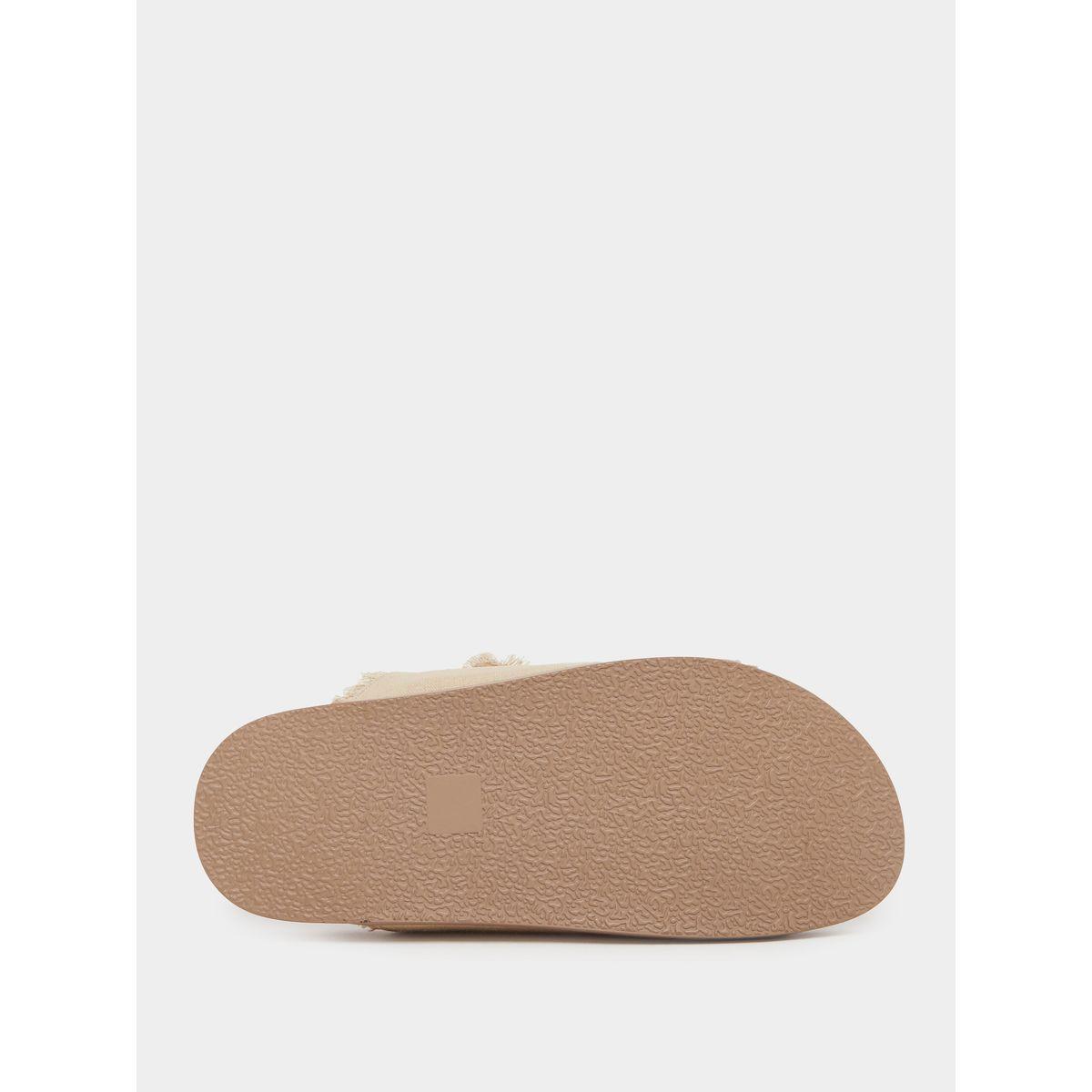صندل مريح بحواف خام وإبزيم-women-shoes-sandals-flats-image-13