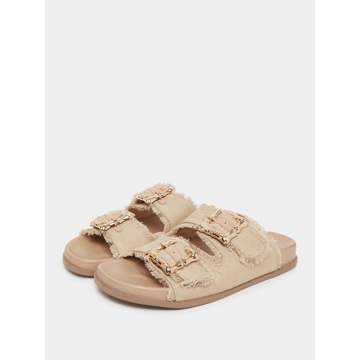 صندل مريح بحواف خام وإبزيم-women-shoes-sandals-flats-image-2