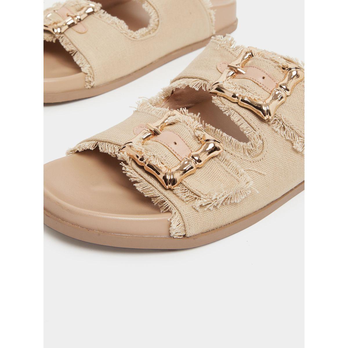 صندل مريح بحواف خام وإبزيم-women-shoes-sandals-flats-image-3