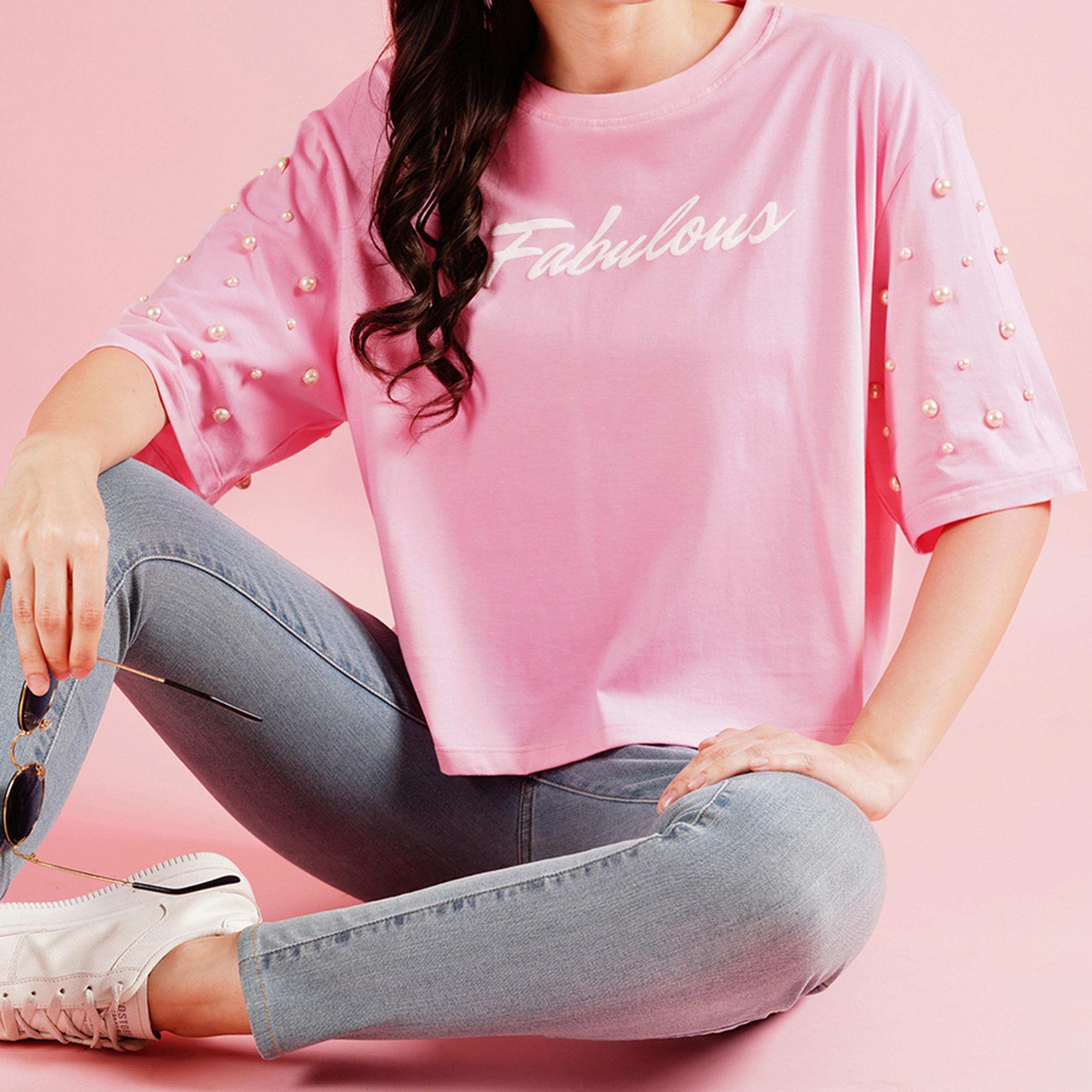 غلوبوس × ستايلي - تي شيرت مربع الشكل مطبوع عليه شعار-women-clothing-tshirts-image-1