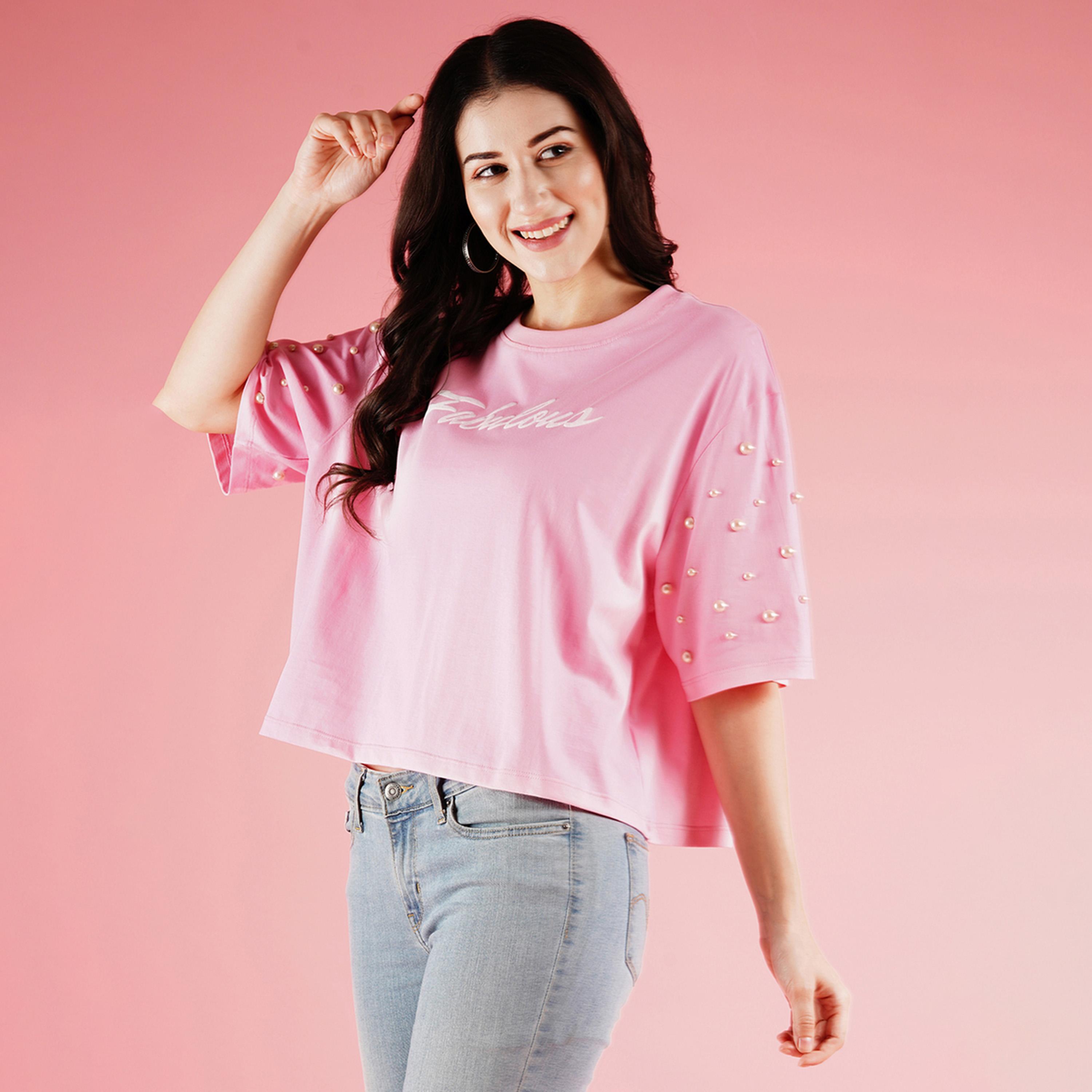 غلوبوس × ستايلي - تي شيرت مربع الشكل مطبوع عليه شعار-women-clothing-tshirts-image-2