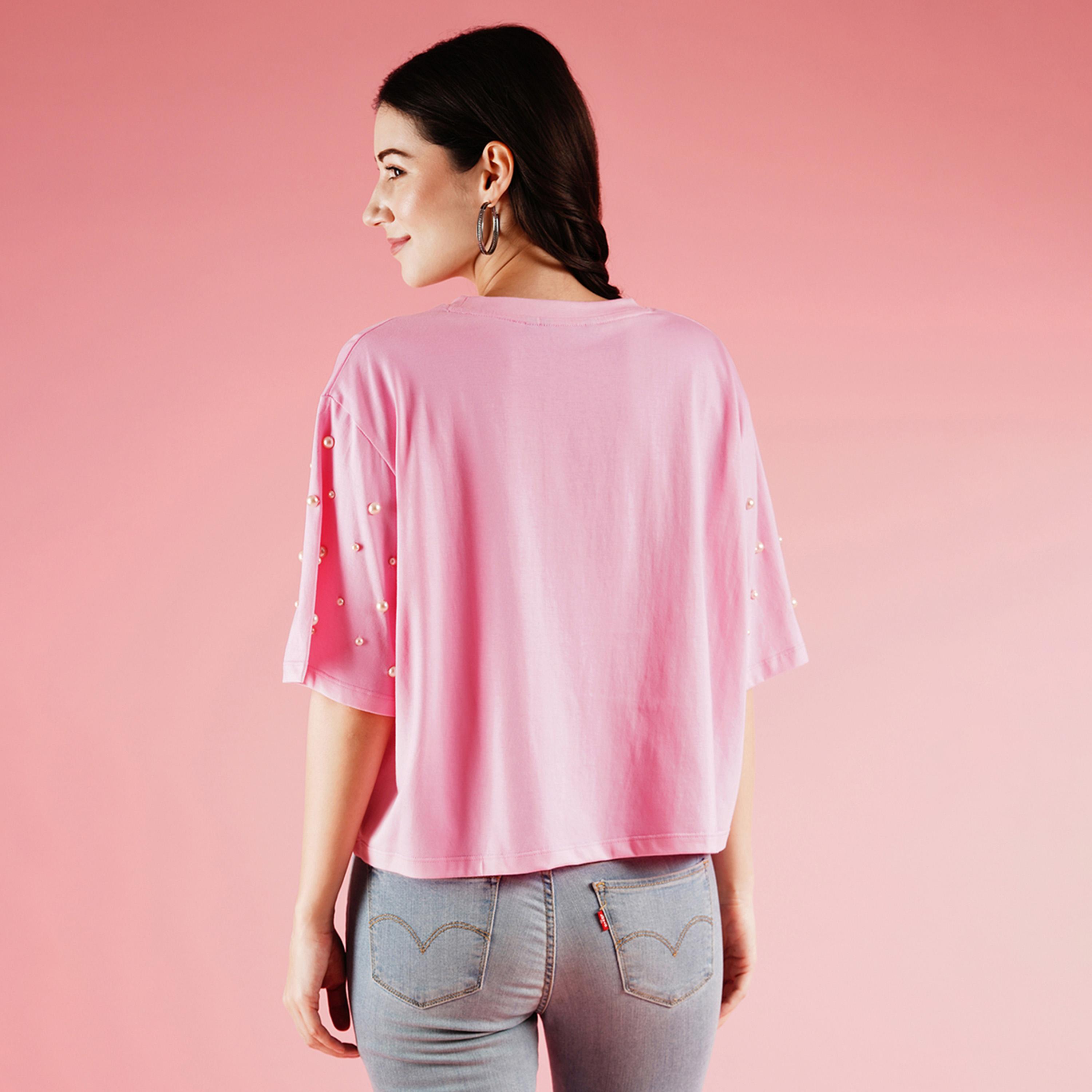 غلوبوس × ستايلي - تي شيرت مربع الشكل مطبوع عليه شعار-women-clothing-tshirts-image-3