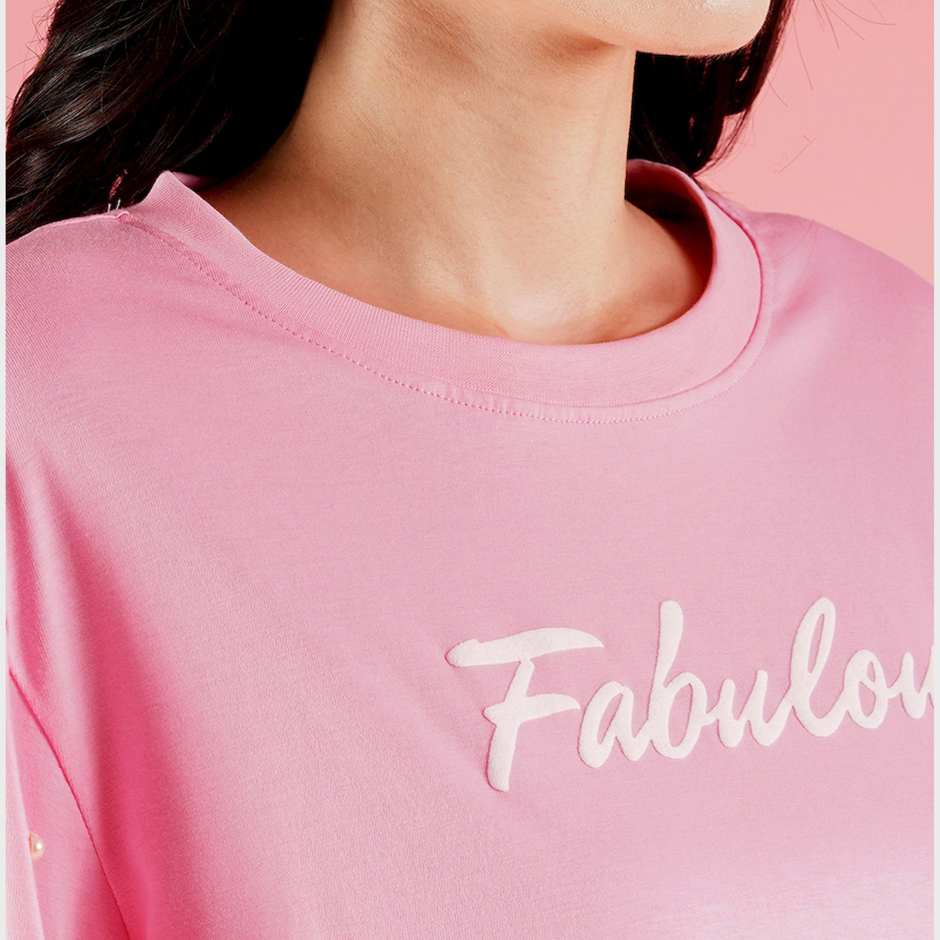 غلوبوس × ستايلي - تي شيرت مربع الشكل مطبوع عليه شعار-women-clothing-tshirts-image-4