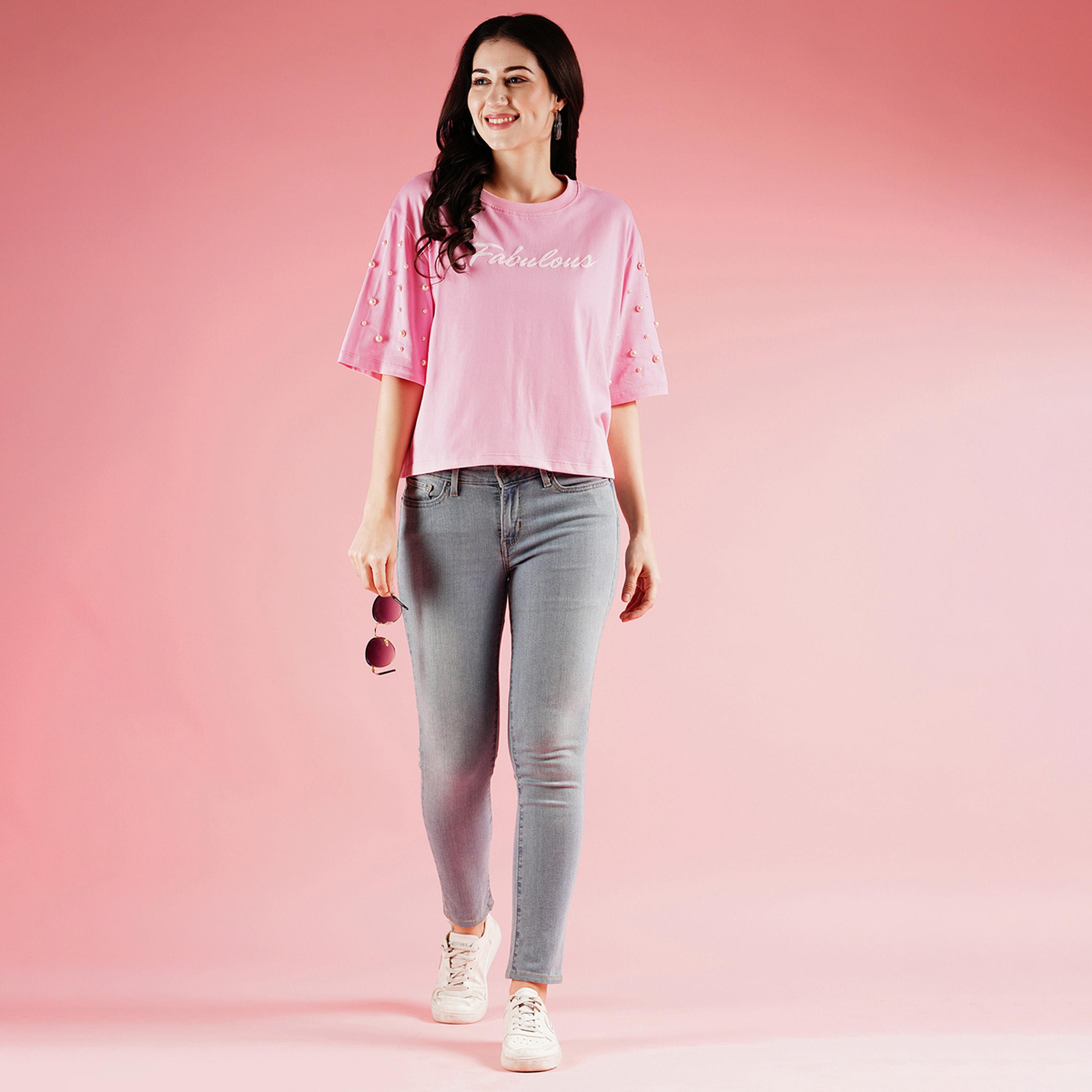 غلوبوس × ستايلي - تي شيرت مربع الشكل مطبوع عليه شعار-women-clothing-tshirts-image-5
