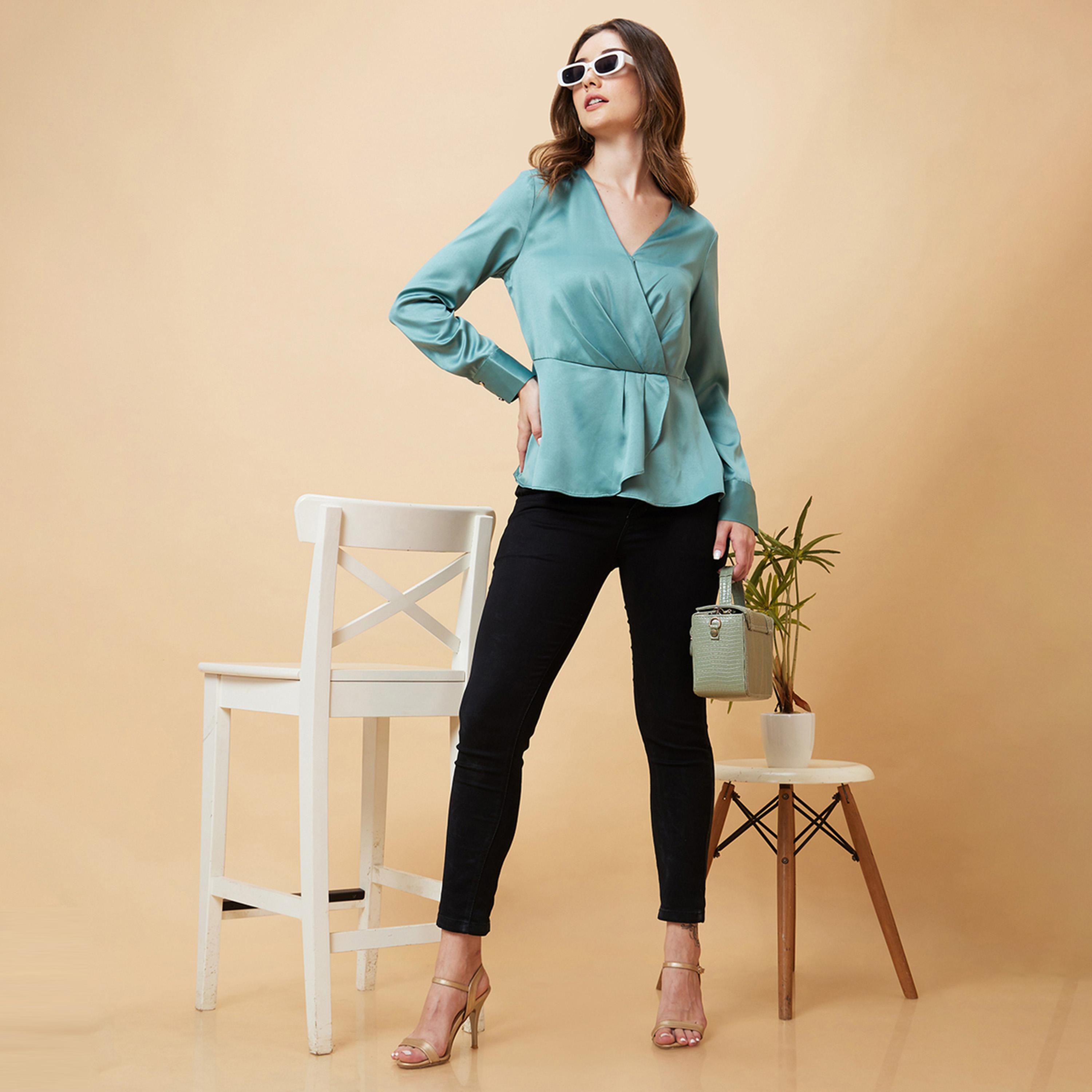غلوبوس × ستايلي - بلوزة ساتان بكشكشة وفتحة رقبة على شكل V-women-clothing-shirtsandblouses-blouses-image-6