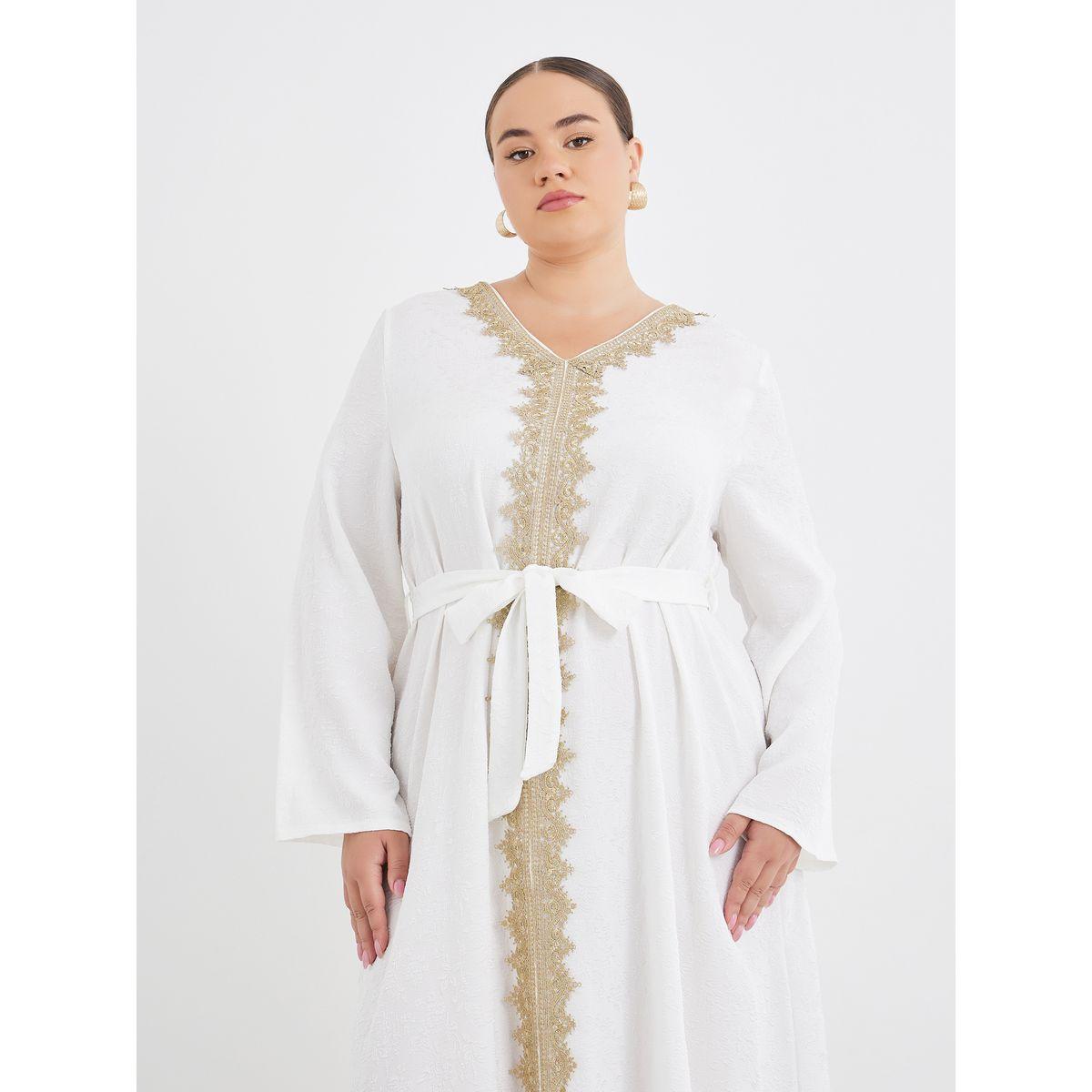 Styli Plus White Jacquard Kaftan with Lace Trim-women-arabicclothing-kaftan-image-2