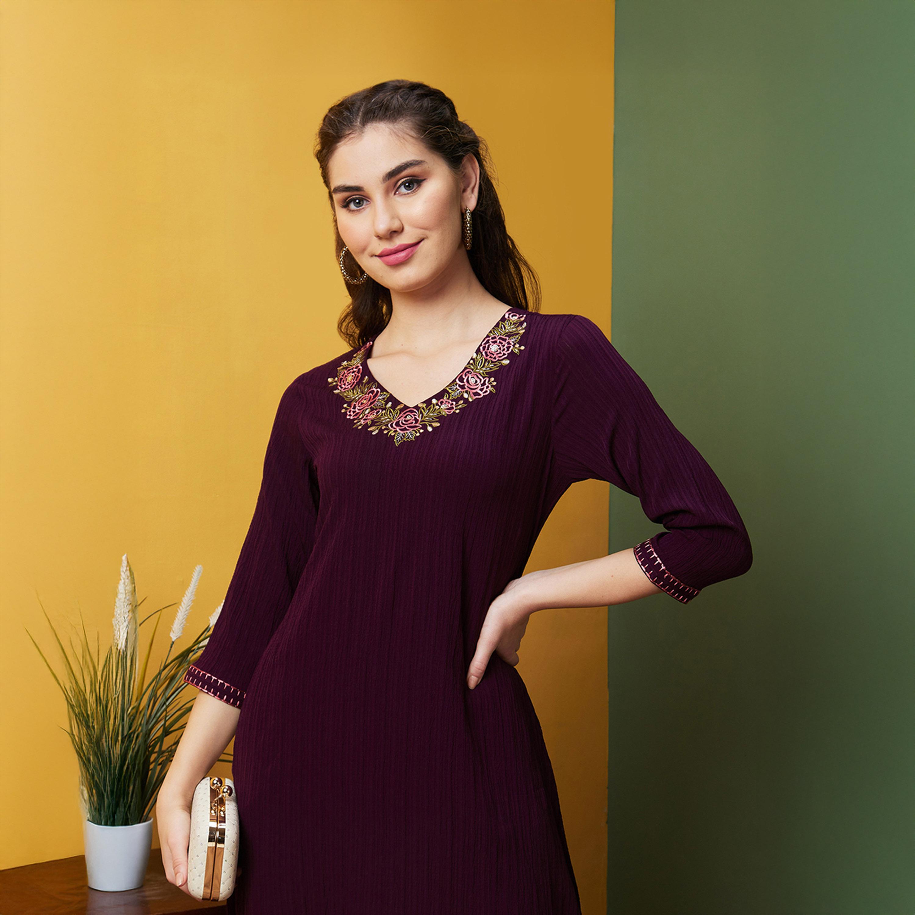 غلوبوس × ستايلي - قميص كورتا مستقيم مطرز بنسيج ورقبة على شكل حرف V-women-clothing-ethnicwear-kurtas-image-5
