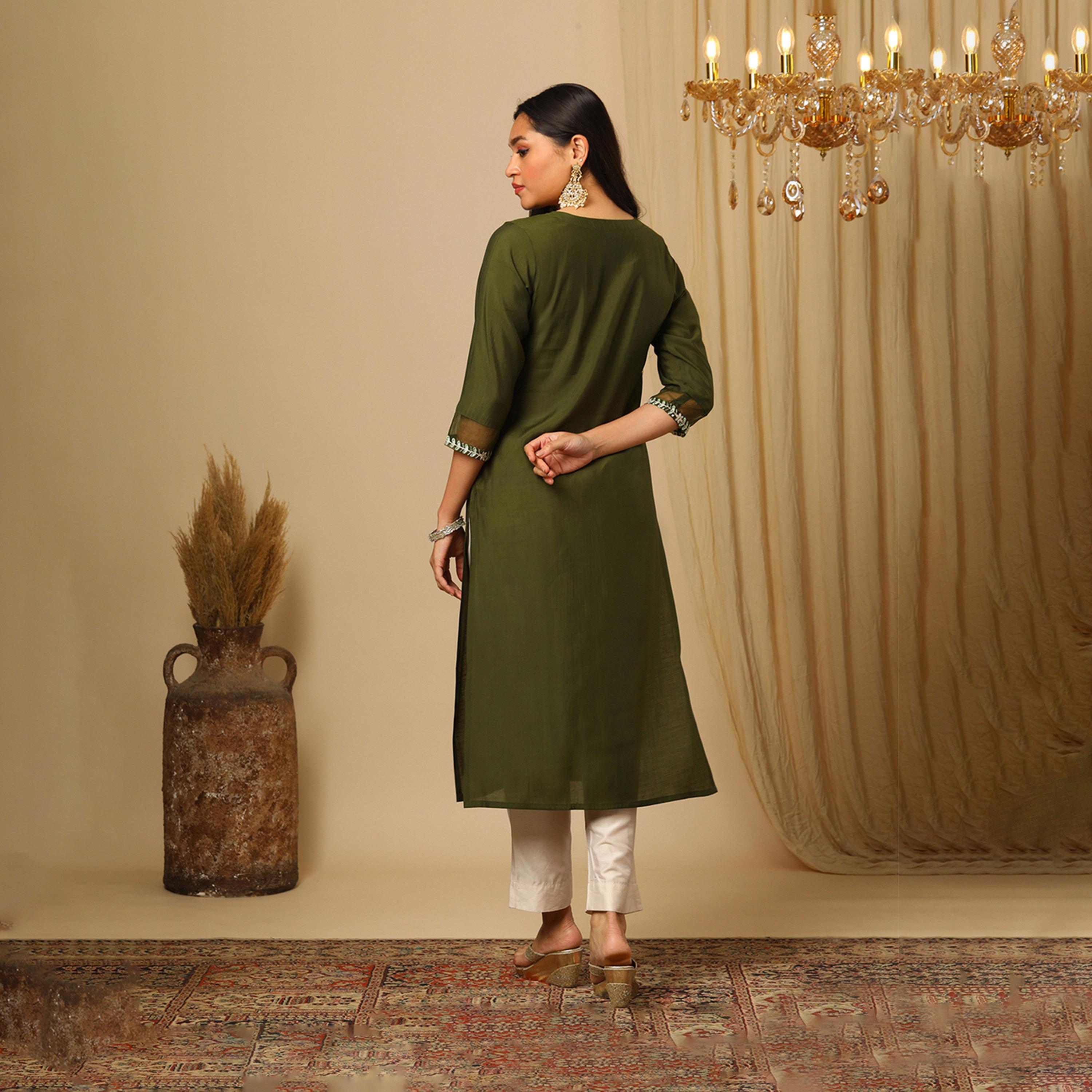 غلوبوس × ستايلي - كورتا عرقية نسائية غلوبوس مطرزة بتصميم زاري بياقة مستديرة باللون الأخضر بطول الساق-women-clothing-ethnicwear-kurtas-image-3