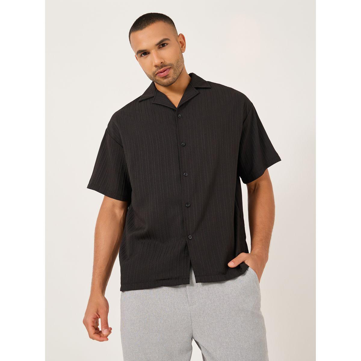 قميص سادة بياقة كامب وأكمام قصيرة-men-clothing-shirts-image-1