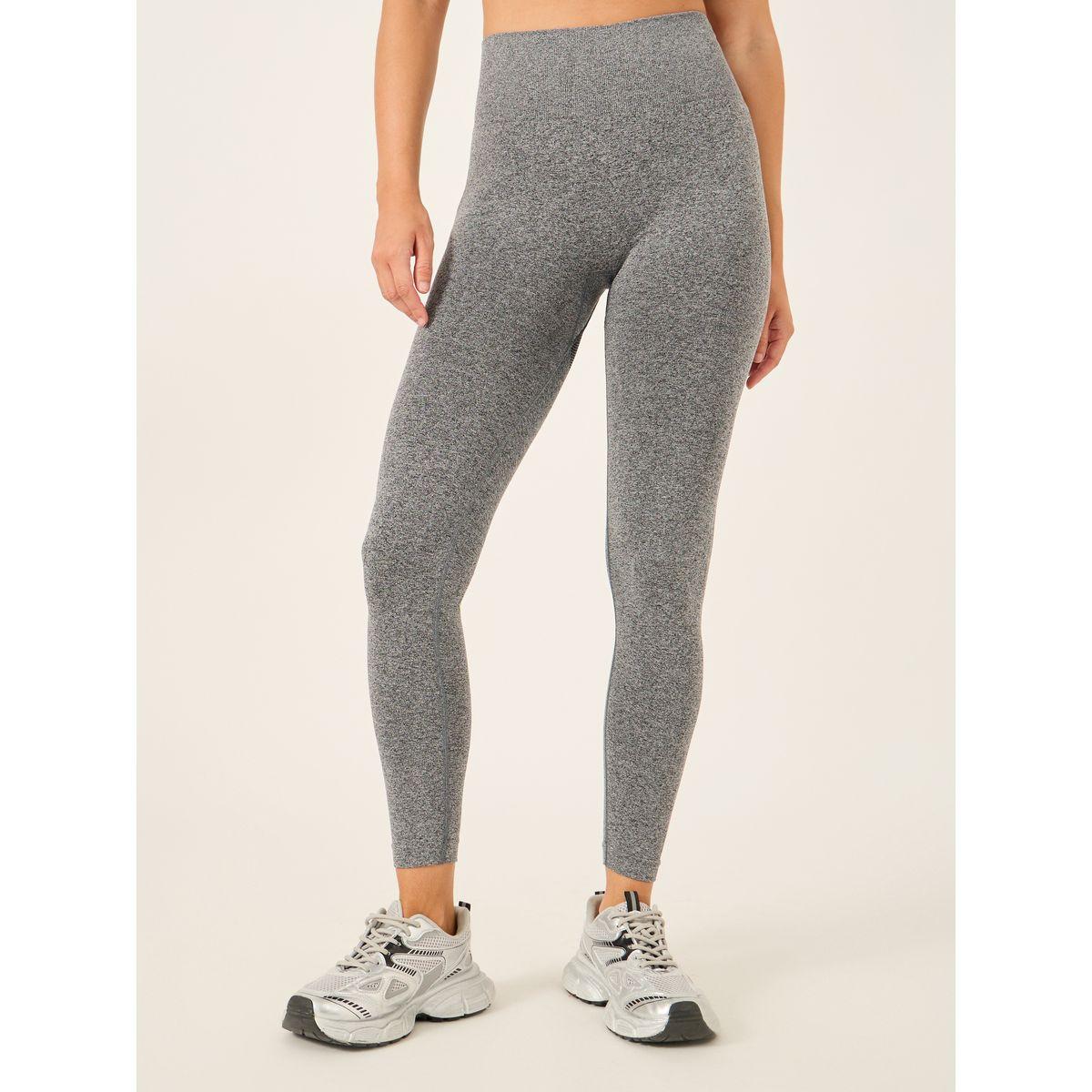 Styli Seamless Back Teardrop Cut Out Sports Bra and Jacquard Leggings Set-women-clothing-sportswearandactivewear-trackpantsandtracksuits-image-5
