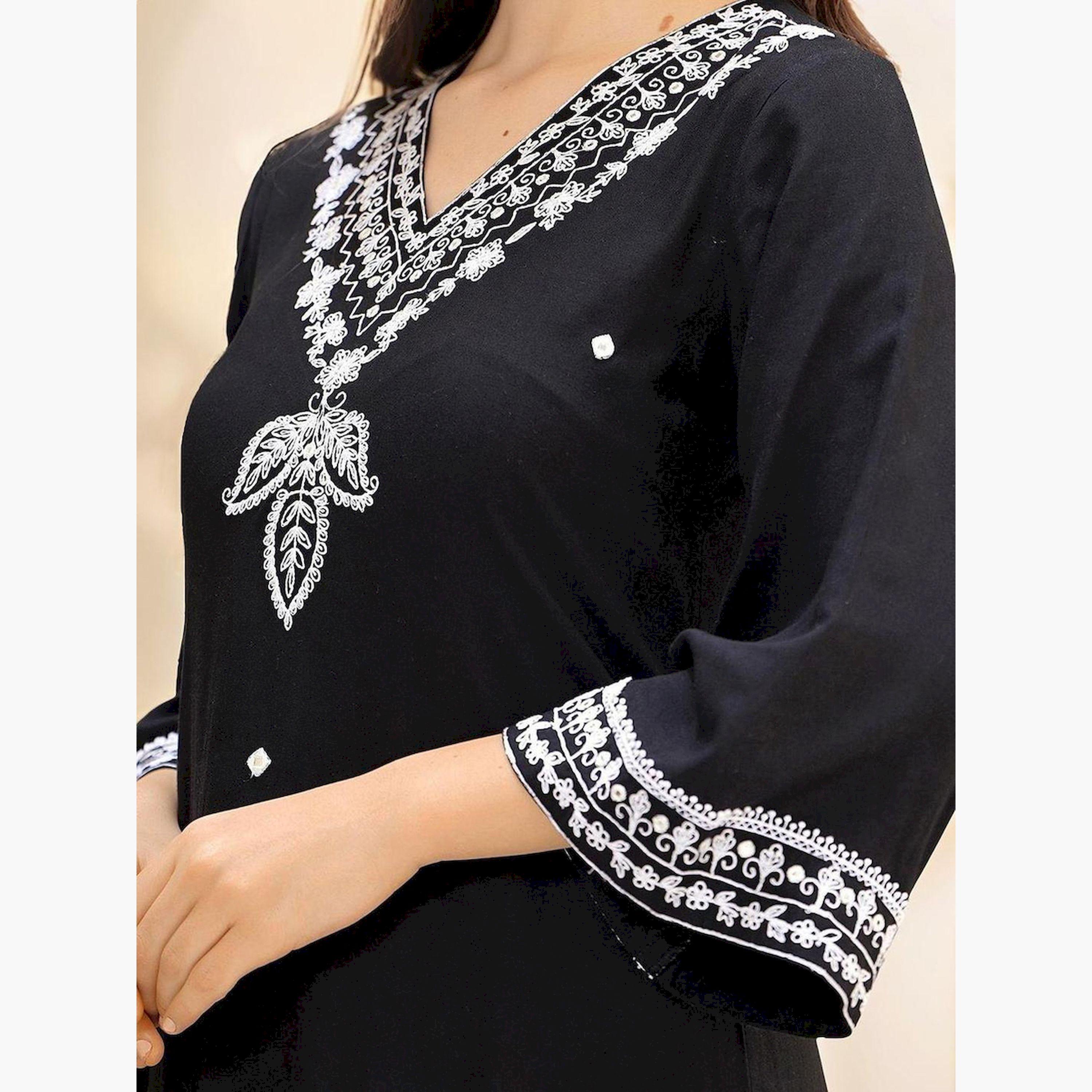 Ishin X Styli Embroidered Straight Kurta with Trousers and Dupatta Set-women-clothing-ethnicwear-kurtasets-image-4
