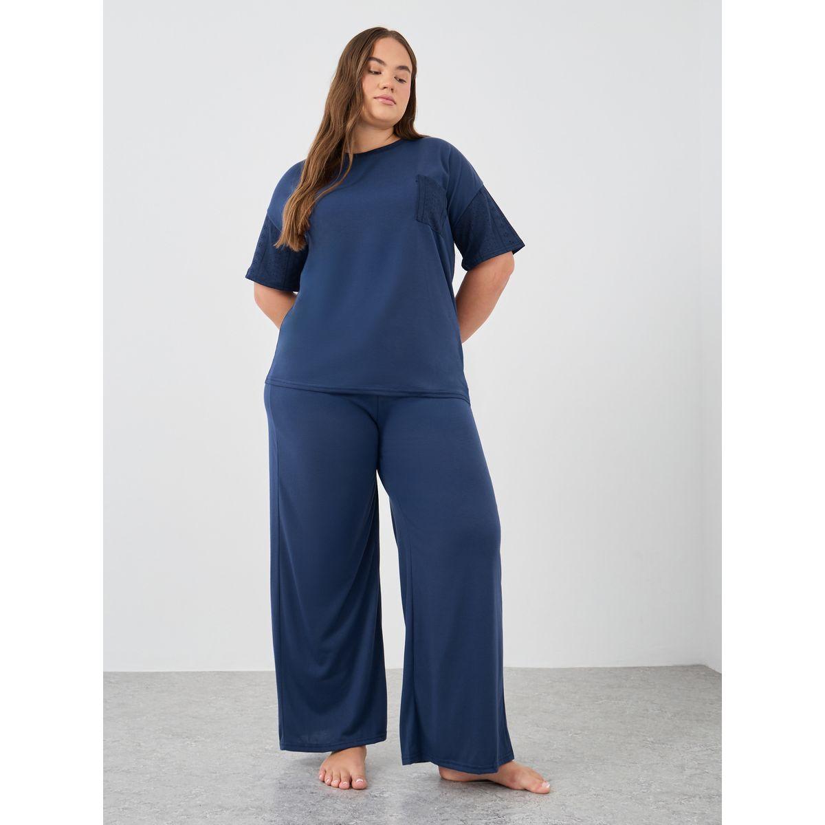 طقم بيجاما بمقاس كبير من بنطال وتيشيرت-women-clothing-nightwear-pyjamas-shortsets-image-1