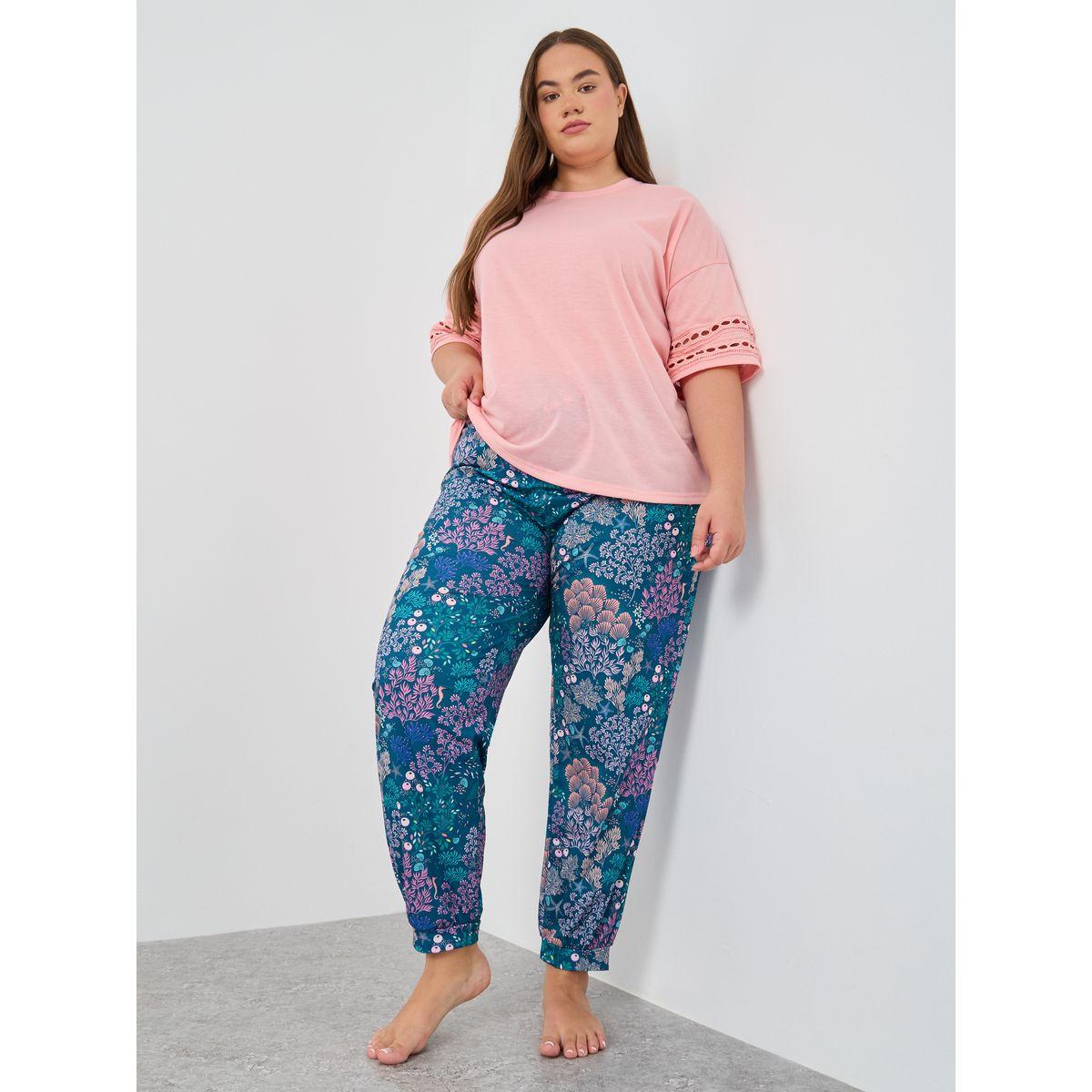 طقم من بنطال بيجاما بمقاس كبير وتيشيرت بأكمام قصيرة-women-clothing-nightwear-pyjamas-shortsets-image-1