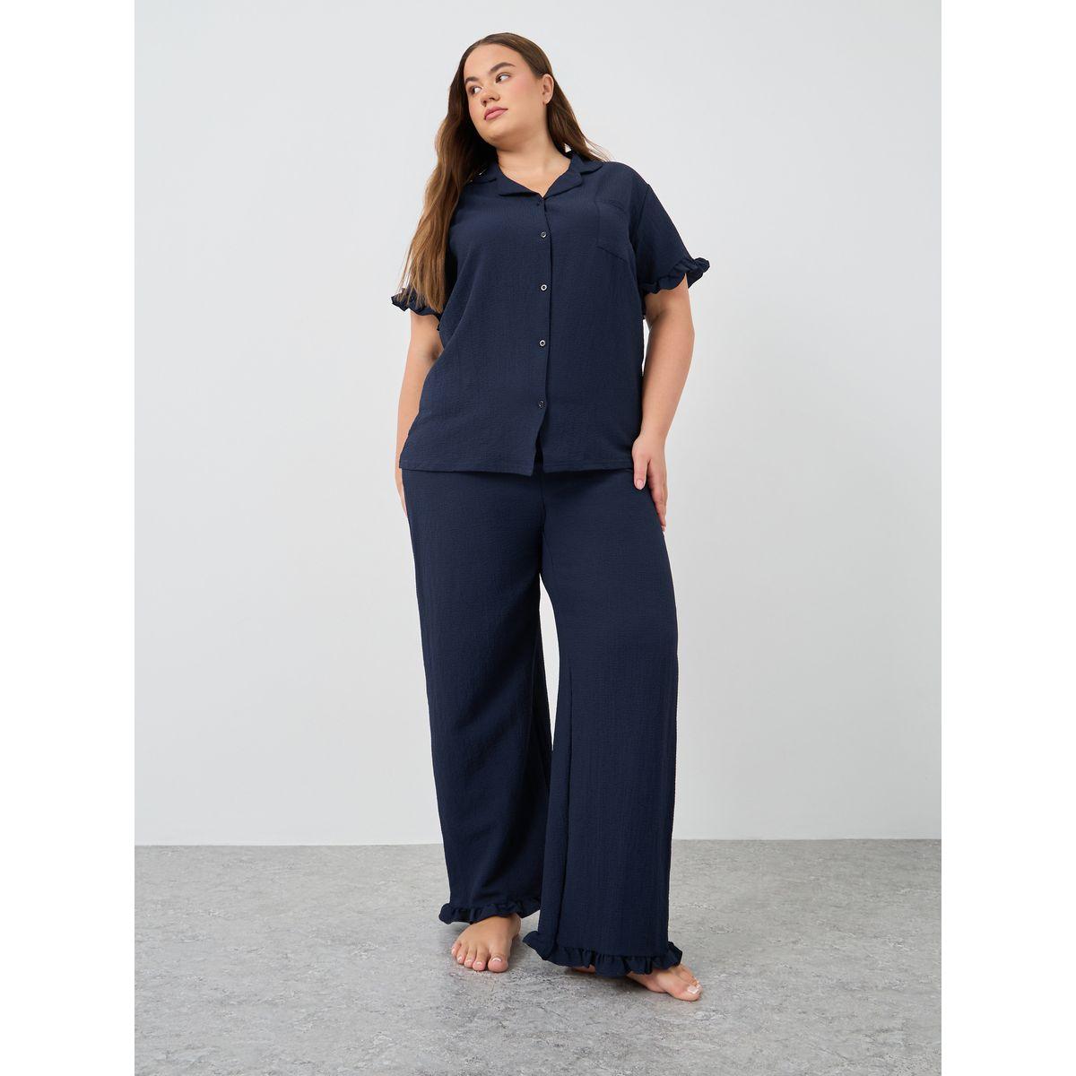 طقم من بنطال بيجاما بمقاس كبير وبلوزة بتفاصيل بارزة الملمس-women-clothing-nightwear-pyjamas-shortsets-image-5