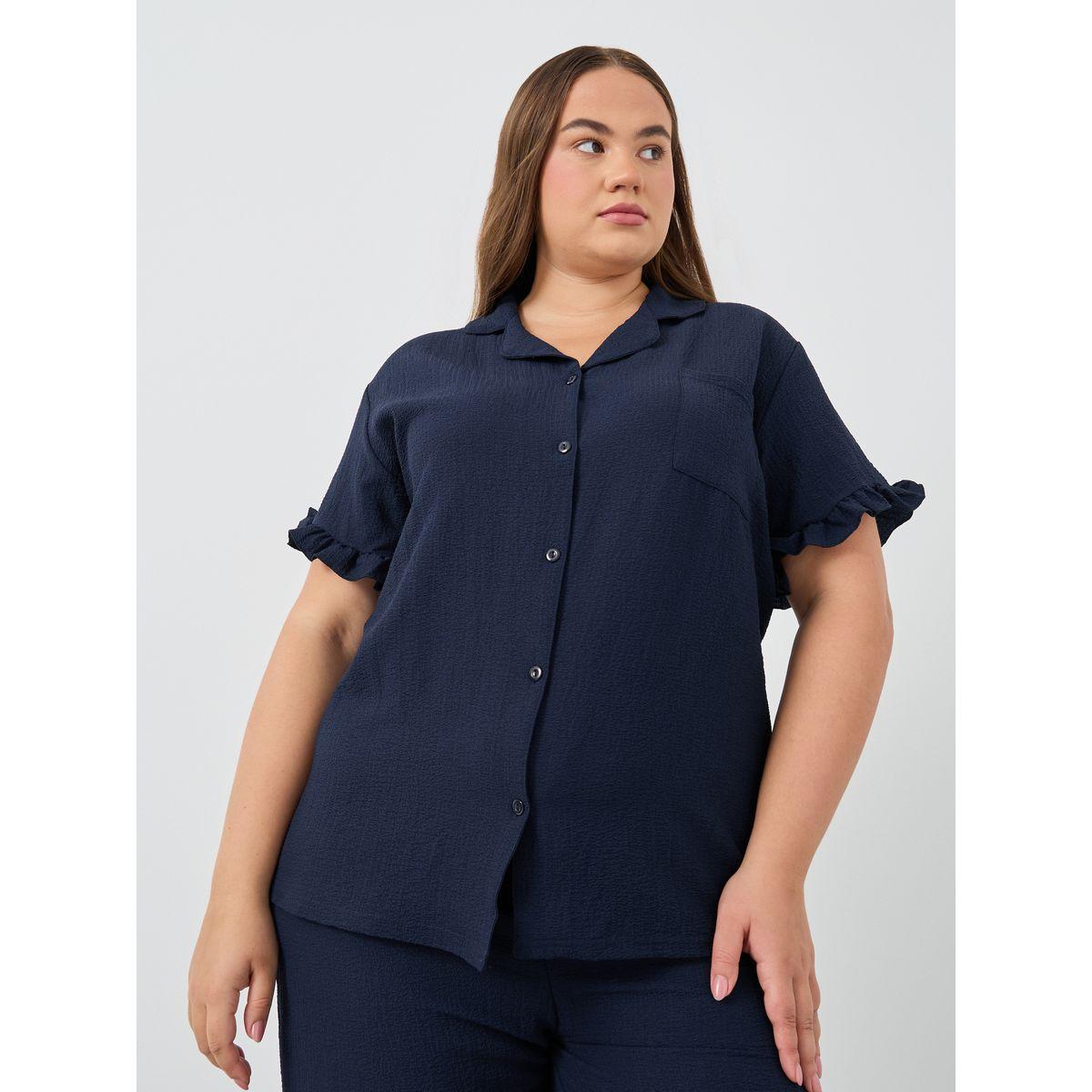 طقم من بنطال بيجاما بمقاس كبير وبلوزة بتفاصيل بارزة الملمس-women-clothing-nightwear-pyjamas-shortsets-image-2