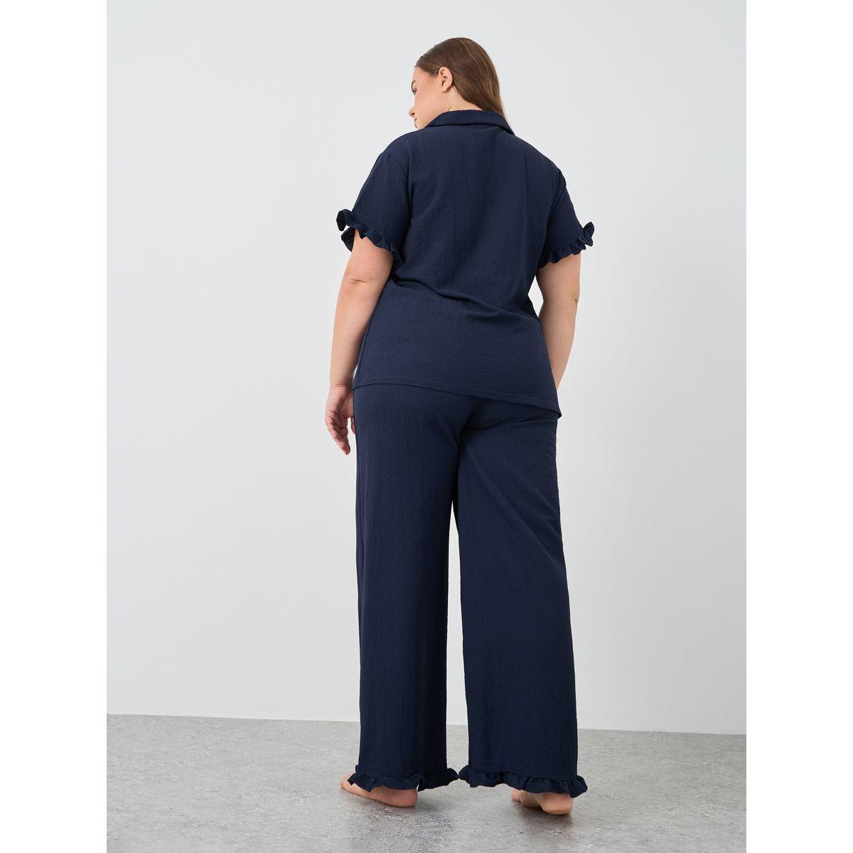 طقم من بنطال بيجاما بمقاس كبير وبلوزة بتفاصيل بارزة الملمس-women-clothing-nightwear-pyjamas-shortsets-image-5