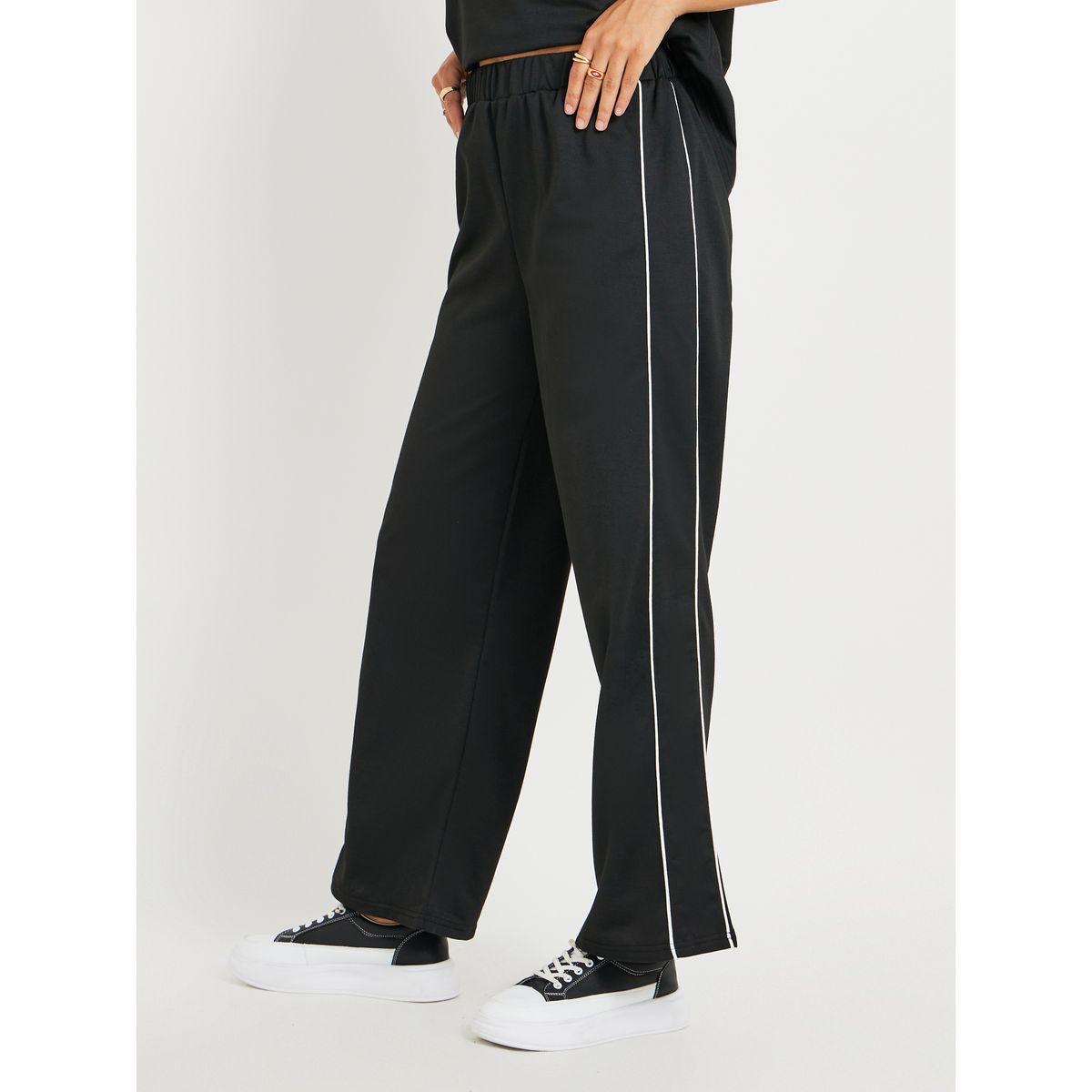 Styli Solid Short Sleeve T-Shirt and Contrast Trim Pants Co-Ords-women-clothing-coordsets-image-5