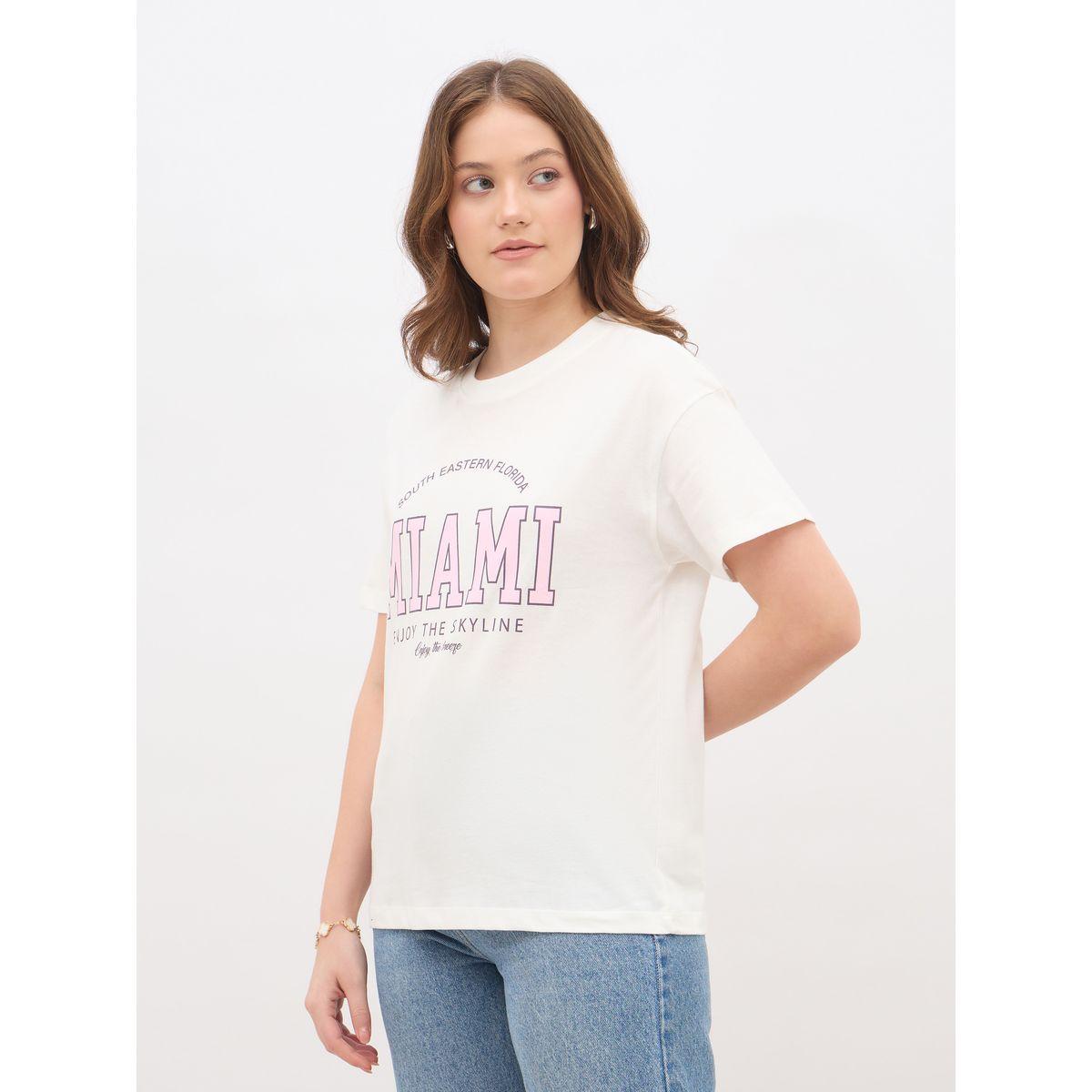 تيشيرت بقصة بوكسي وطبعة كتابة-women-clothing-tshirts-image-3