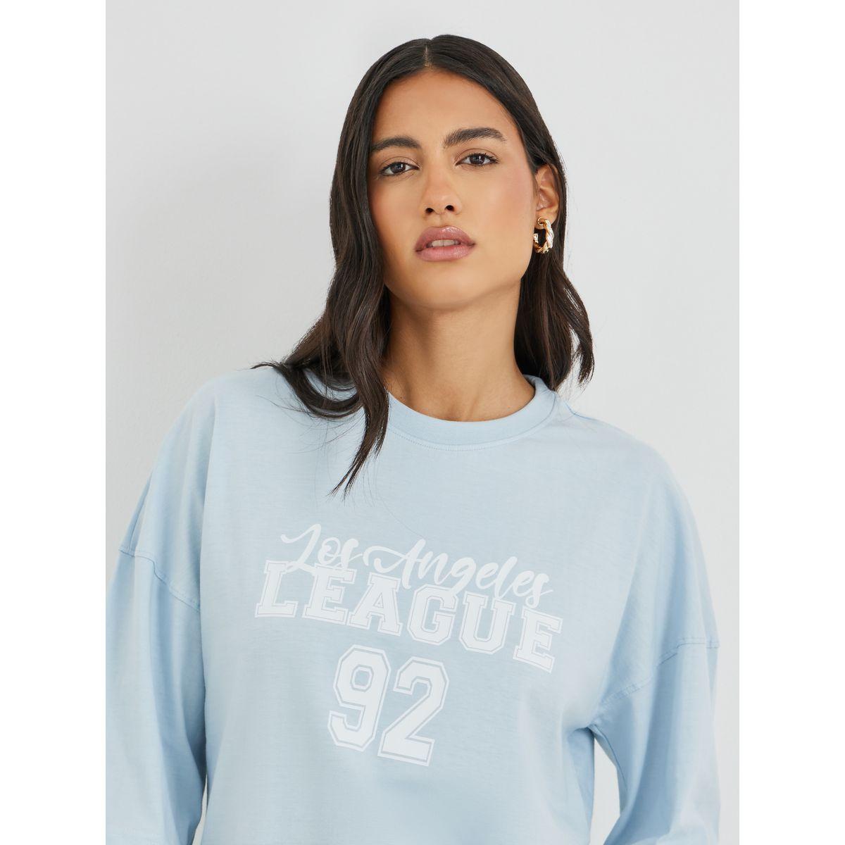 تيشيرت فضفاض بطبعة كتابة وأكتاف مبالغ فيها-women-clothing-tshirts-image-3