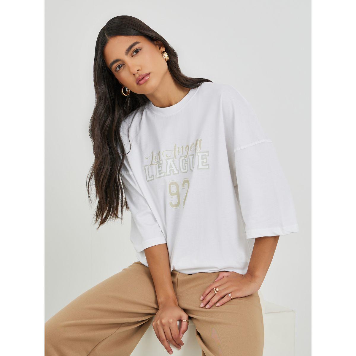 تيشيرت فضفاض بطبعة كتابة وأكمام مبالغ فيها-women-clothing-tshirts-image-1