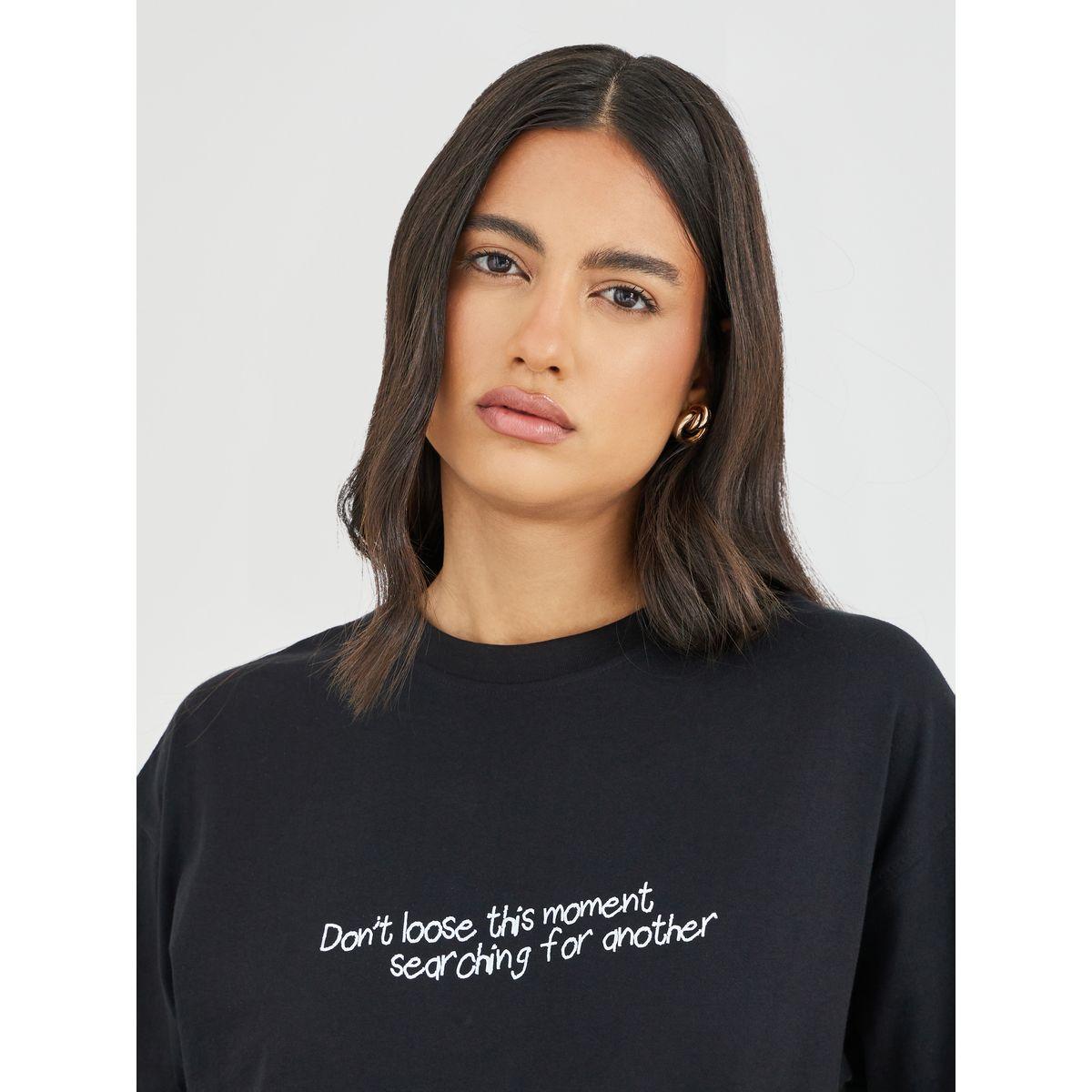 تيشيرت فضفاض بطبعة كتابة وأكمام قصيرة-women-clothing-tshirts-image-3