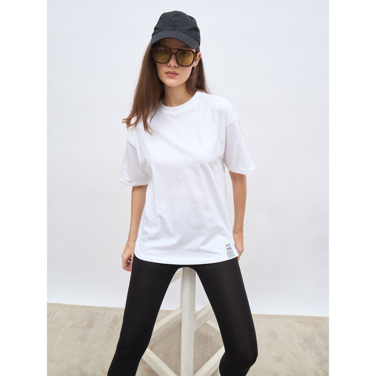 Styli High-Low Hem Oversized T-Shirt with Patch Detail-women-clothing-tshirts-image-6