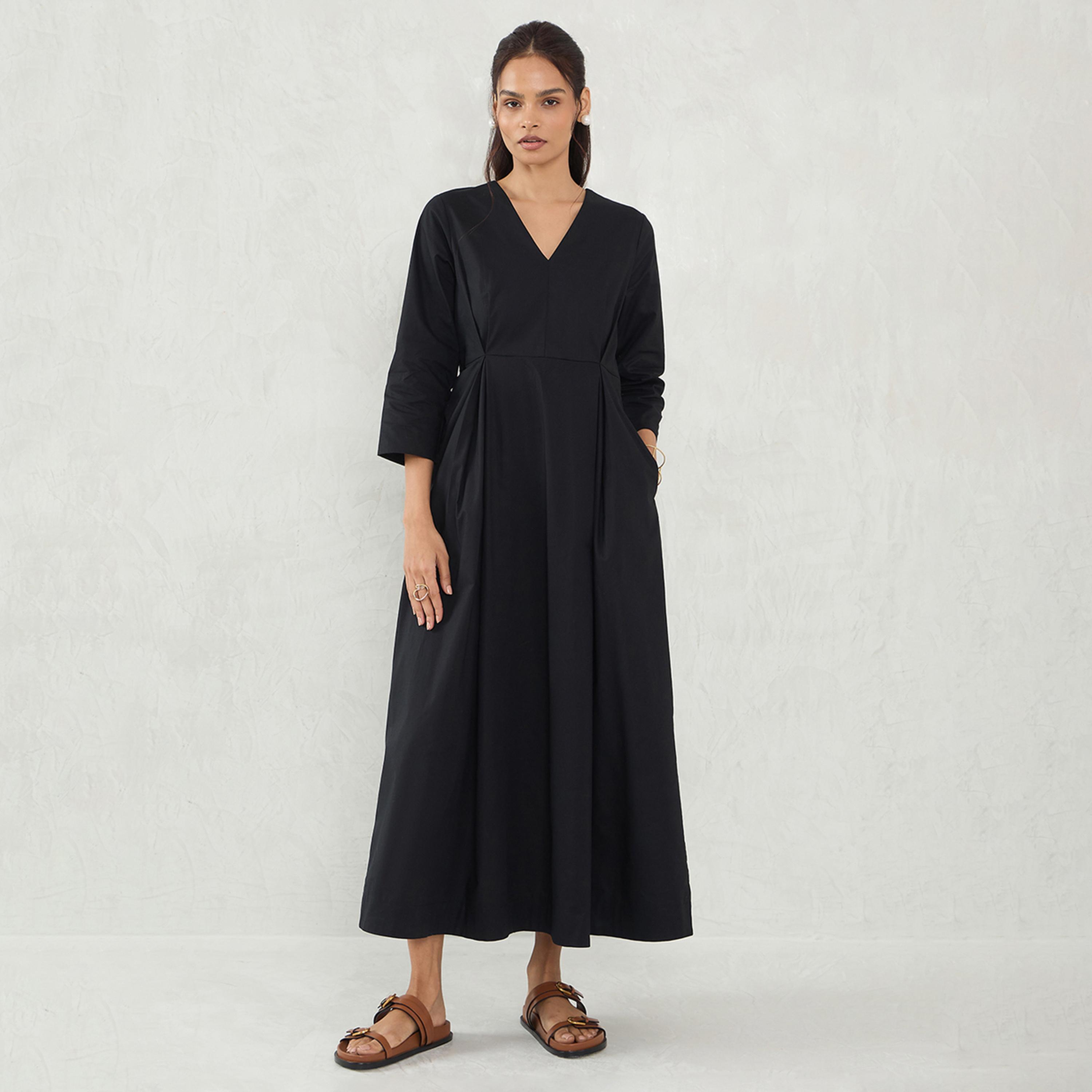 فيميلا × ستايلي - فستان ماكسي من قماش البوبلين بتفاصيل مطوية باللون الأسود-women-clothing-dresses-image-1