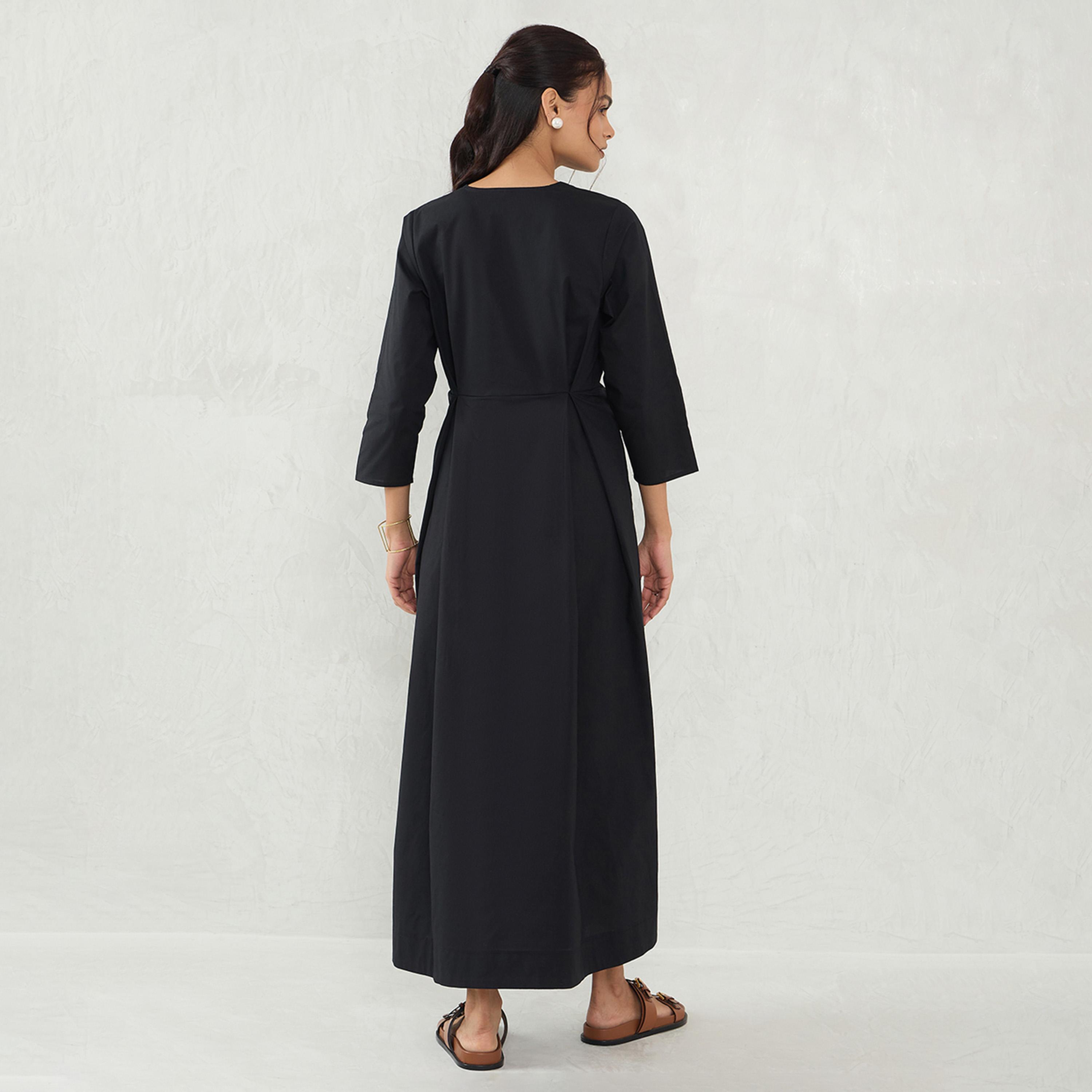 فيميلا × ستايلي - فستان ماكسي من قماش البوبلين بتفاصيل مطوية باللون الأسود-women-clothing-dresses-image-2