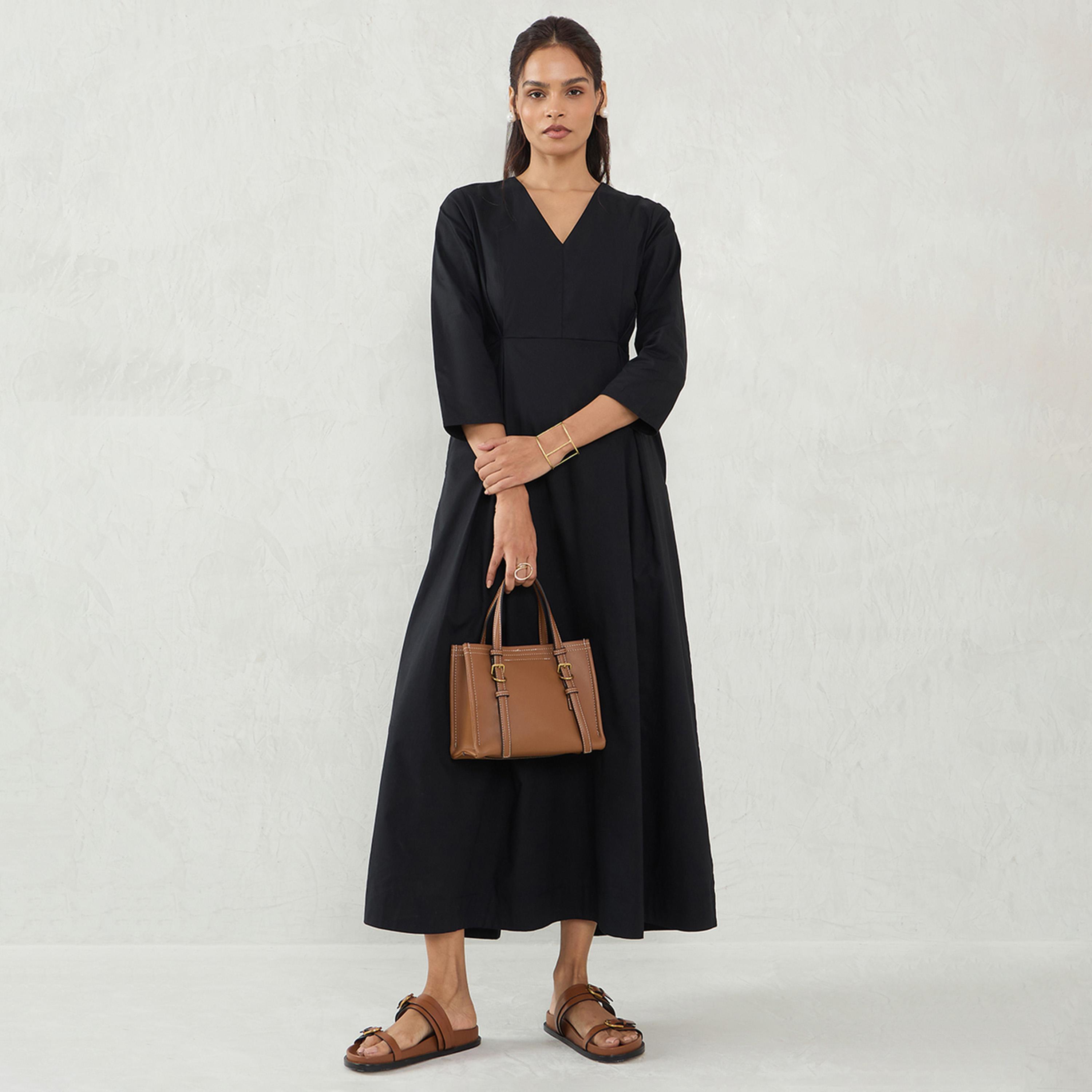 فيميلا × ستايلي - فستان ماكسي من قماش البوبلين بتفاصيل مطوية باللون الأسود-women-clothing-dresses-image-3