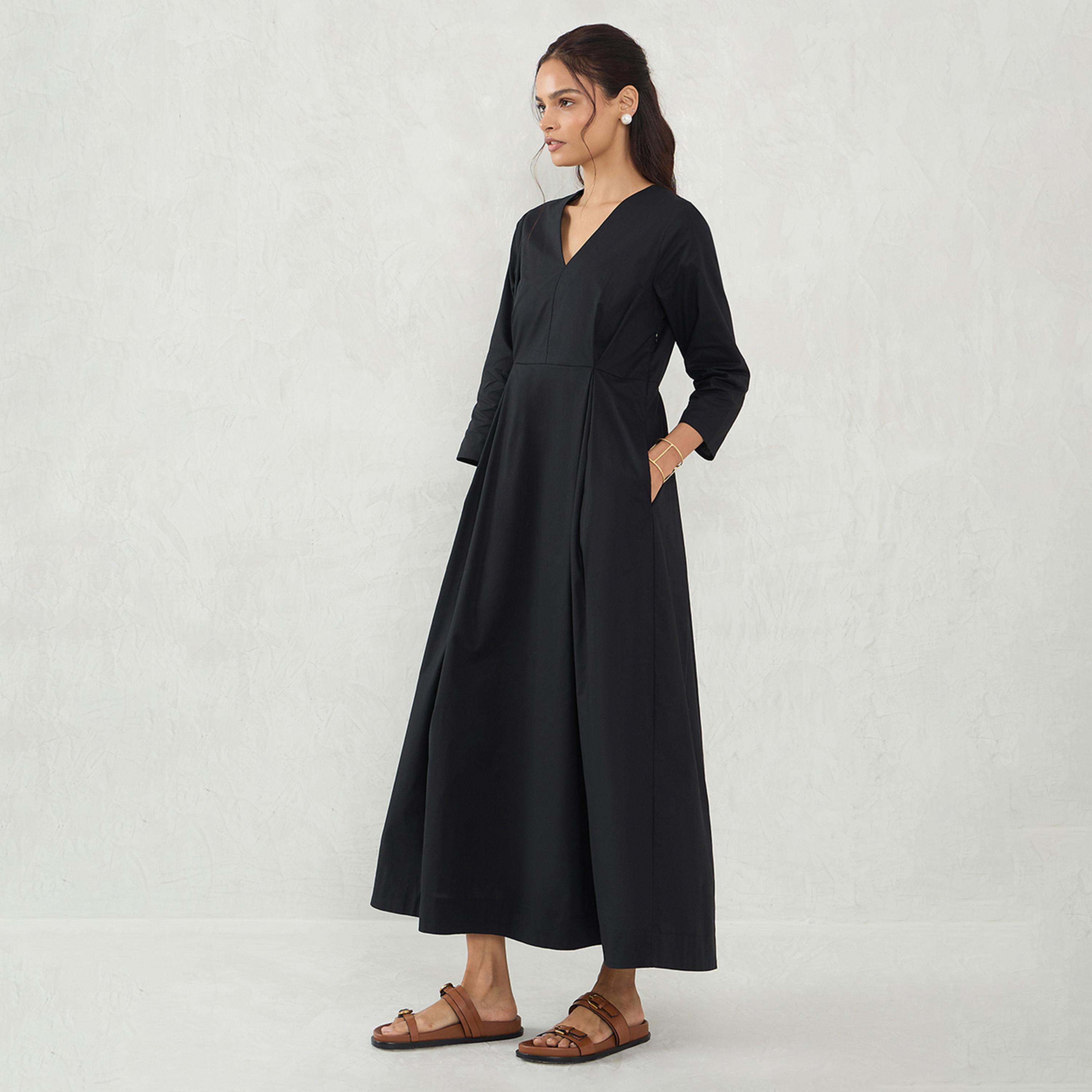 فيميلا × ستايلي - فستان ماكسي من قماش البوبلين بتفاصيل مطوية باللون الأسود-women-clothing-dresses-image-4