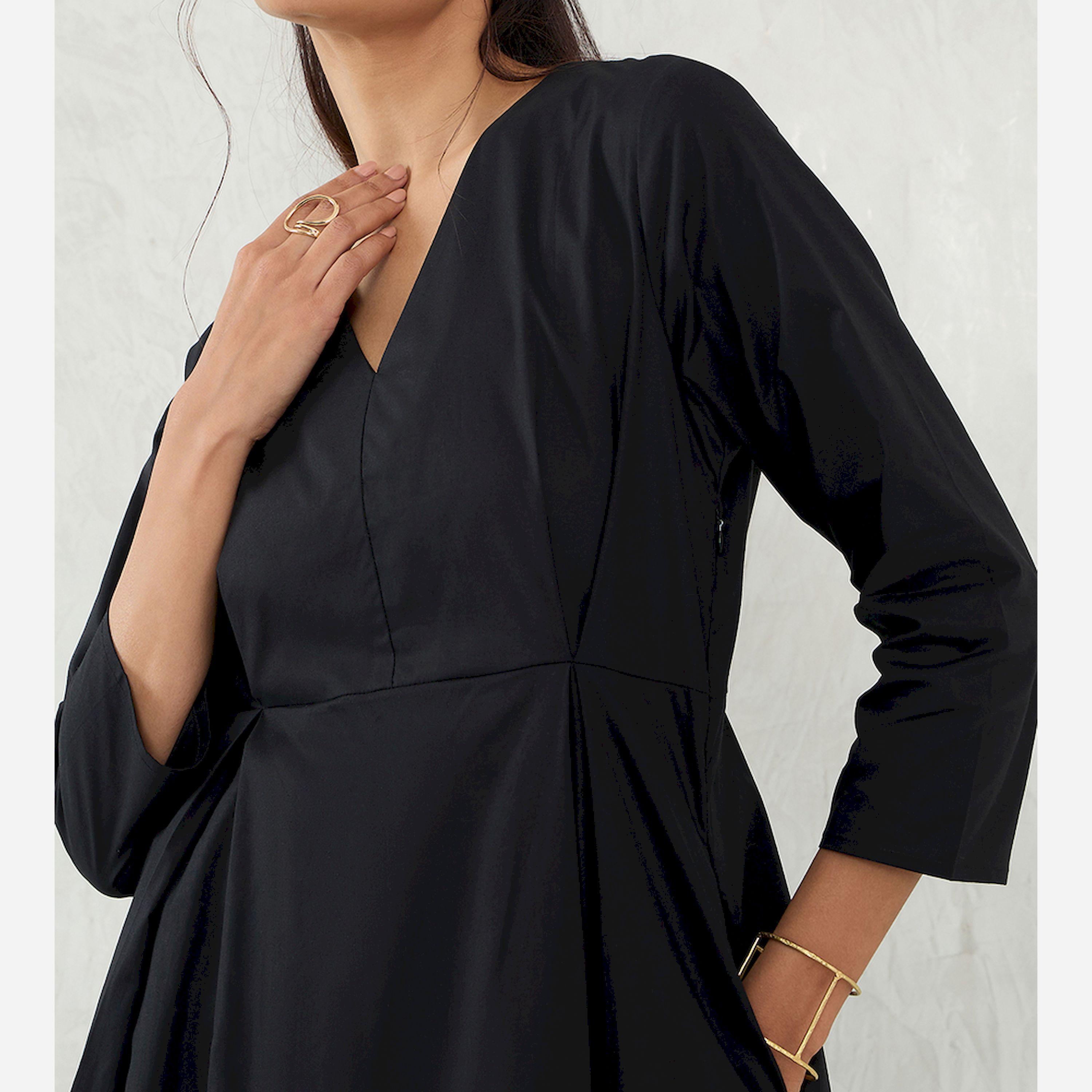 فيميلا × ستايلي - فستان ماكسي من قماش البوبلين بتفاصيل مطوية باللون الأسود-women-clothing-dresses-image-6