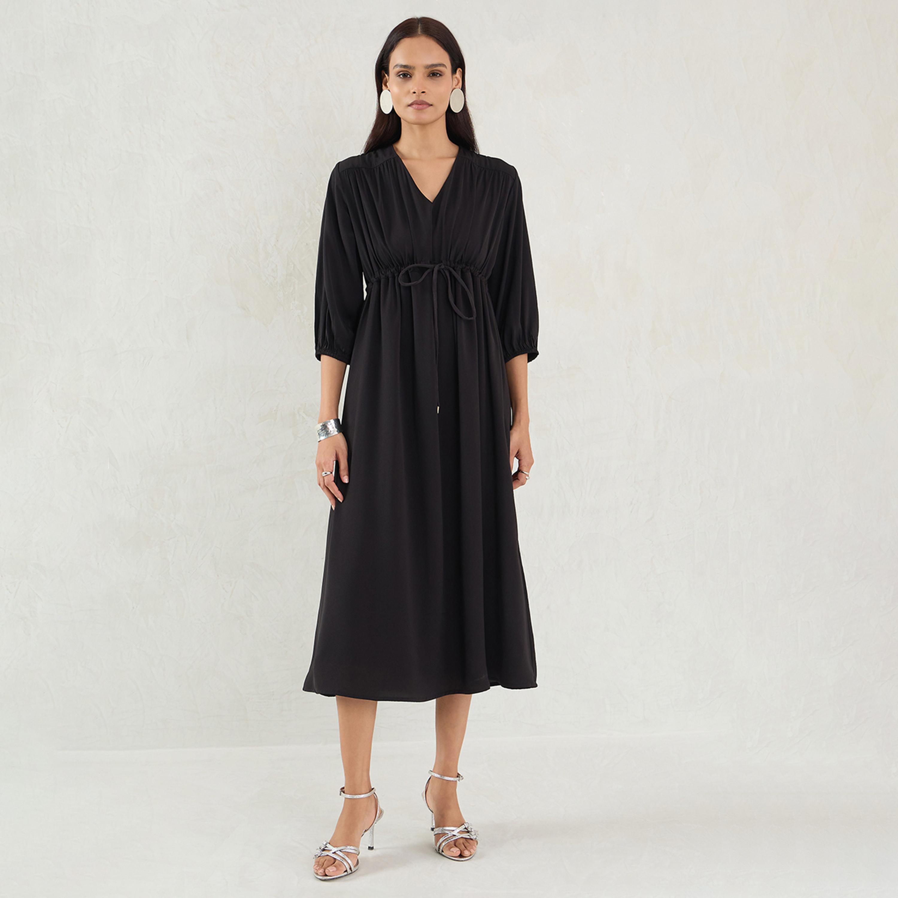 فيميلا × ستايلي - فستان ميدي من الساتان الأسود بخصر مجعد-women-clothing-dresses-image-1